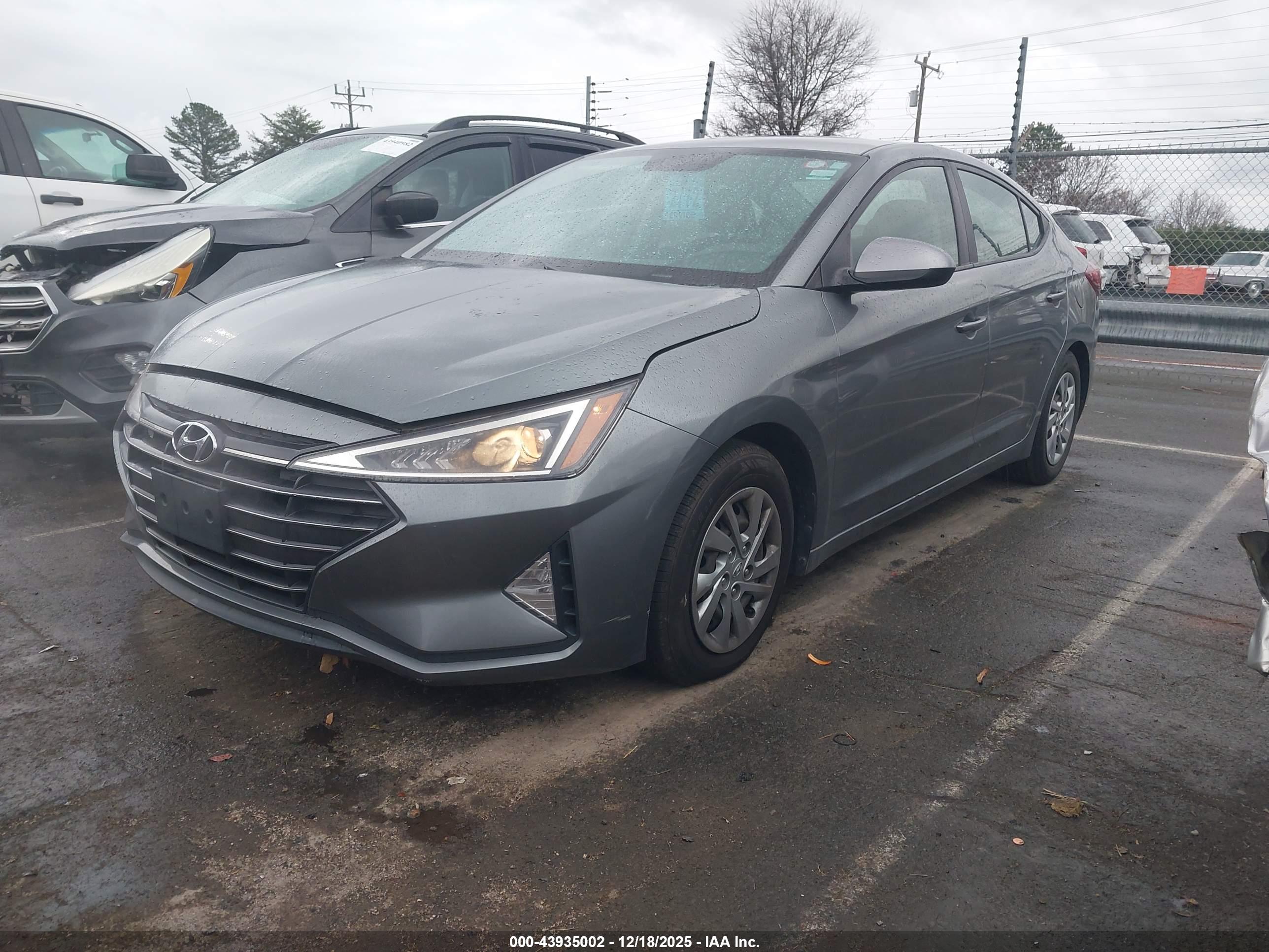 HYUNDAI ELANTRA image 2