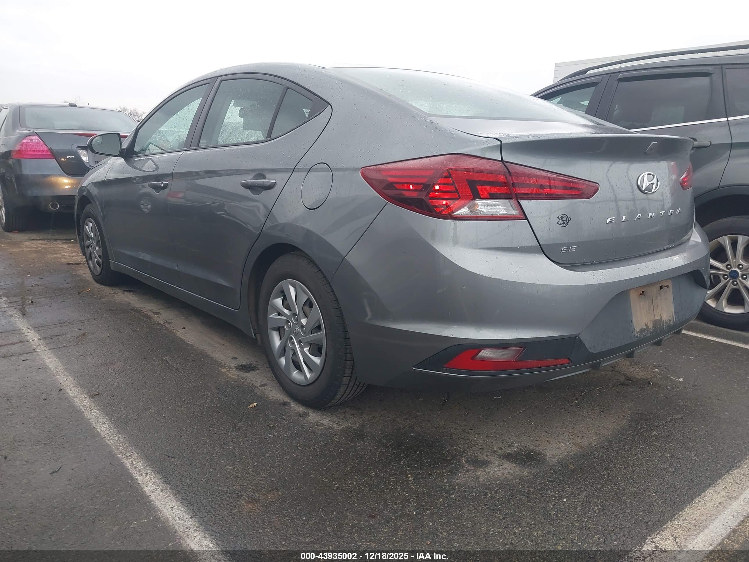 HYUNDAI ELANTRA image 3