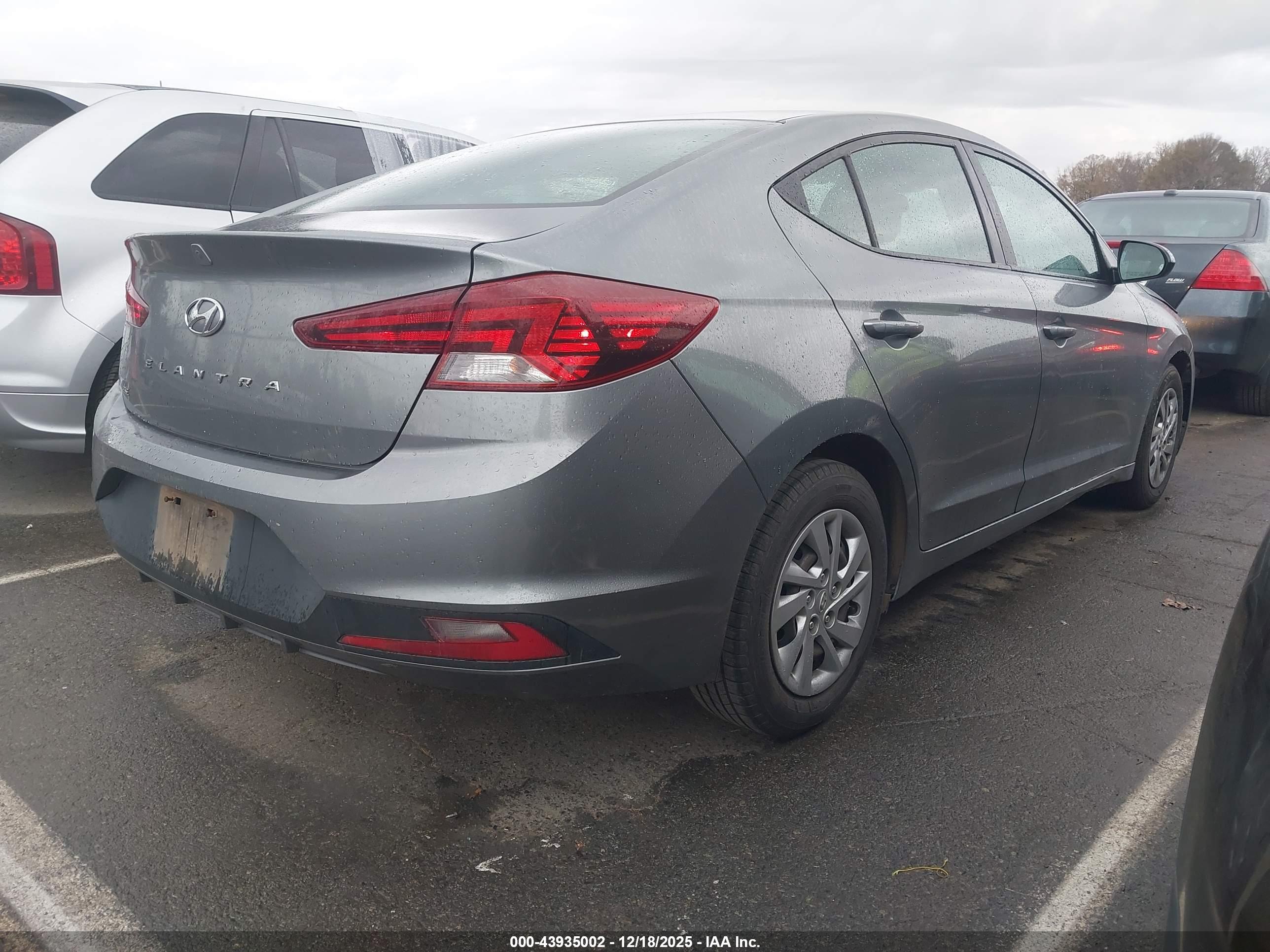HYUNDAI ELANTRA image 4