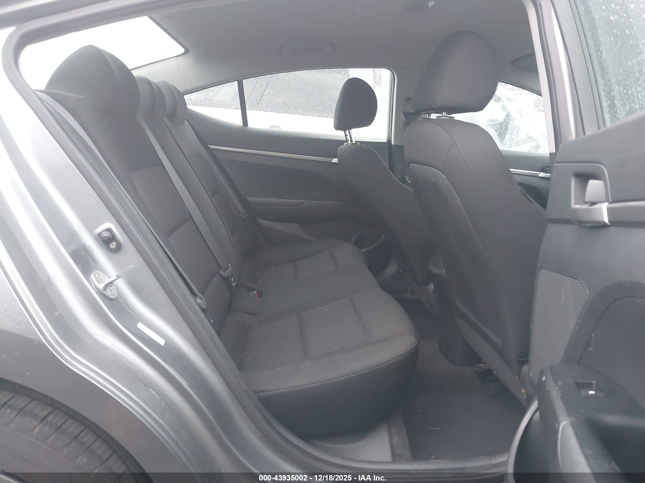 HYUNDAI ELANTRA image 8