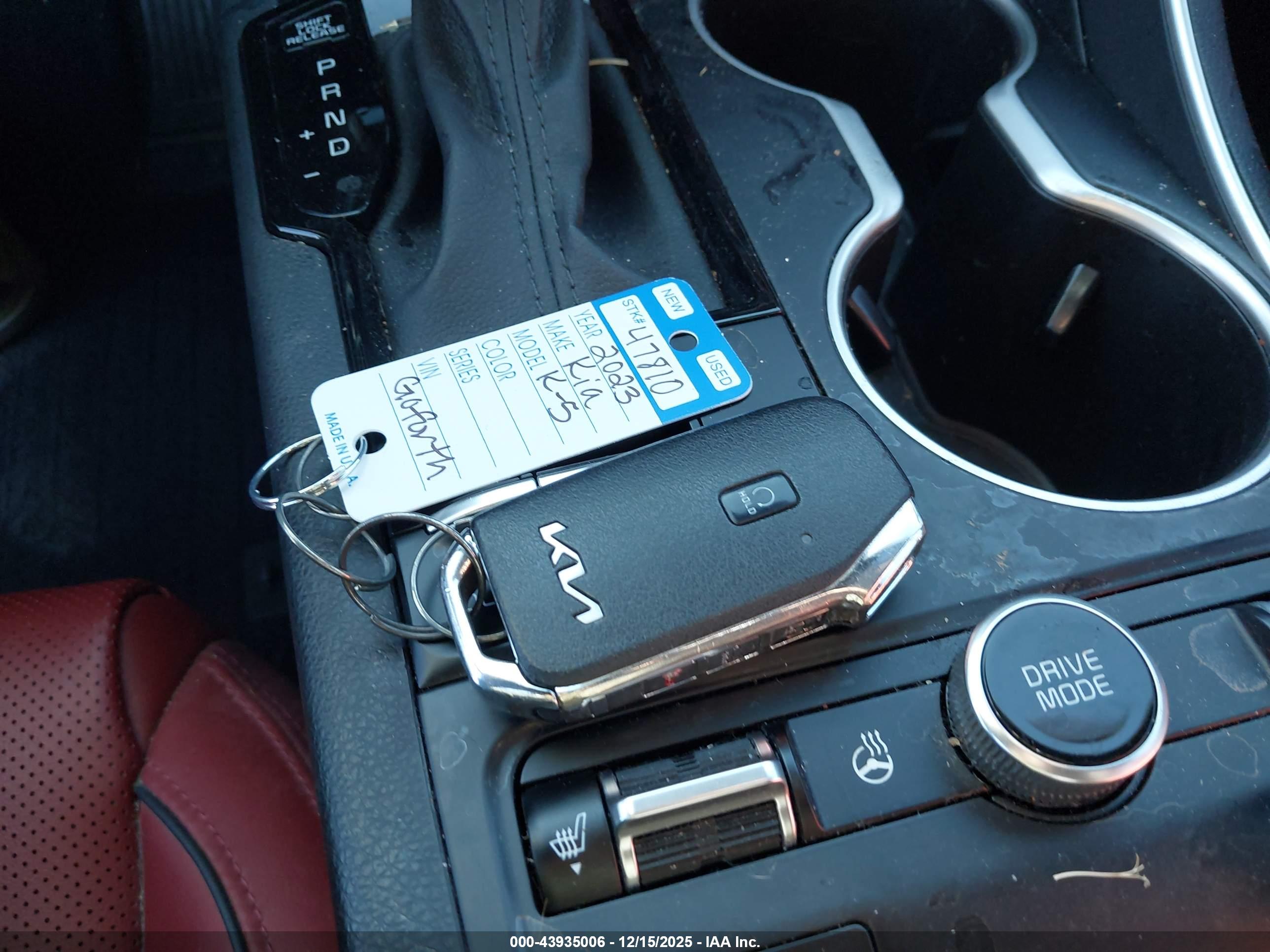 KIA K5 image 11