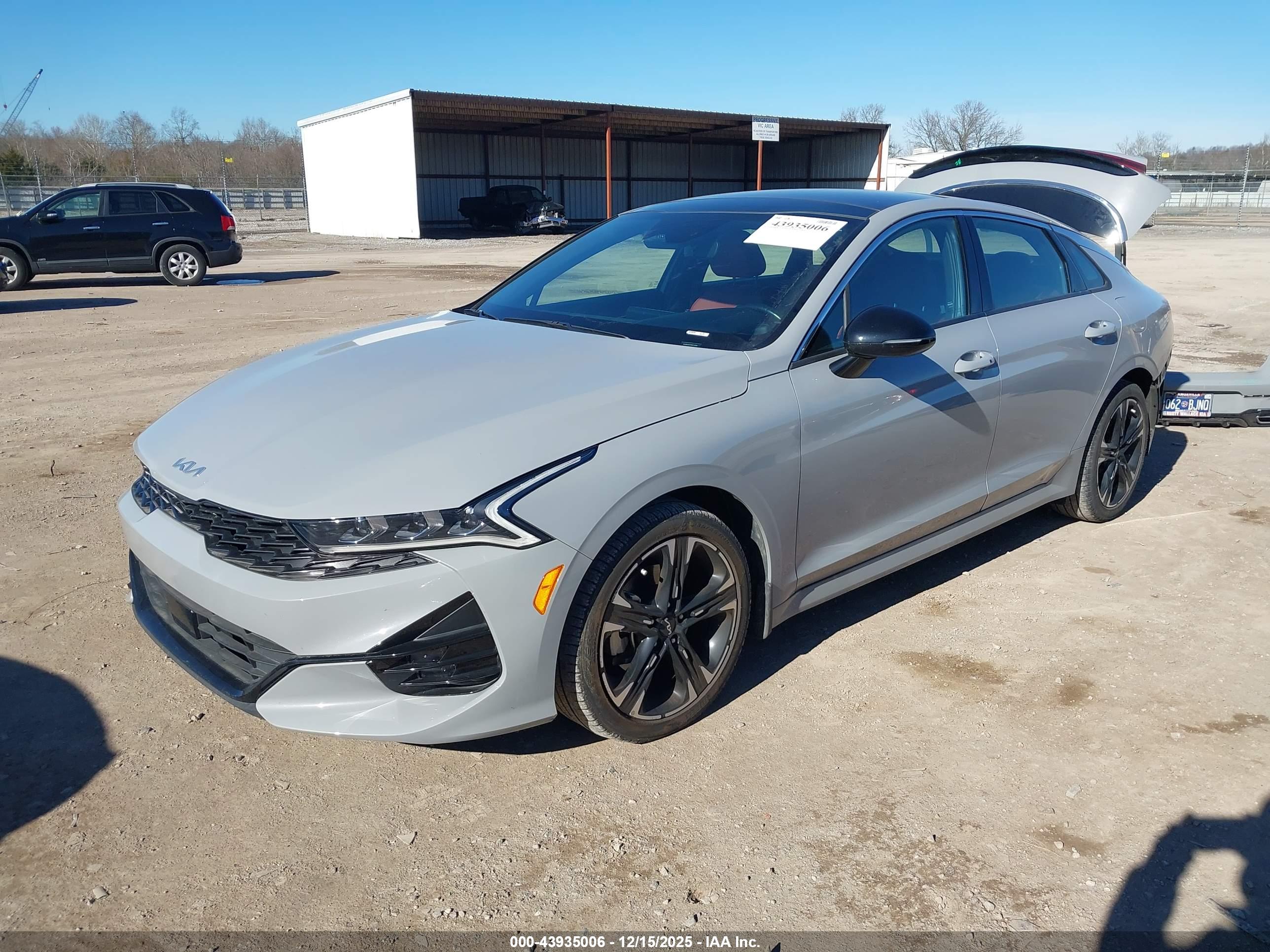 KIA K5 image 2