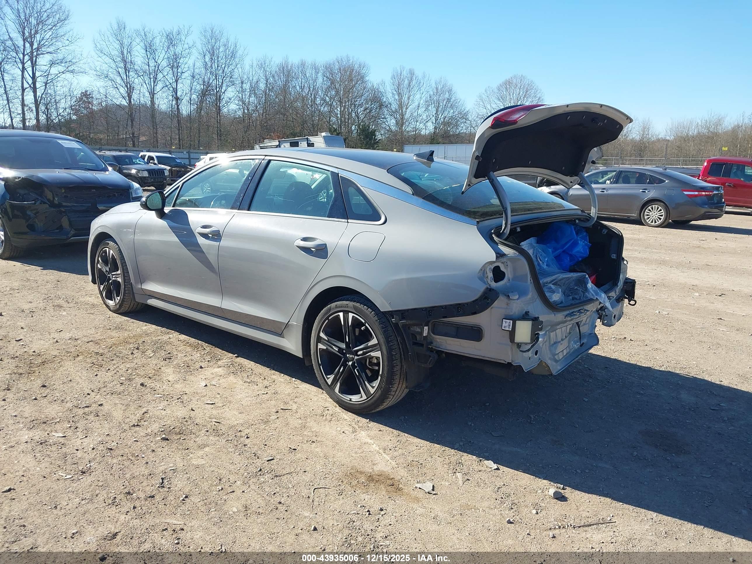 KIA K5 image 3