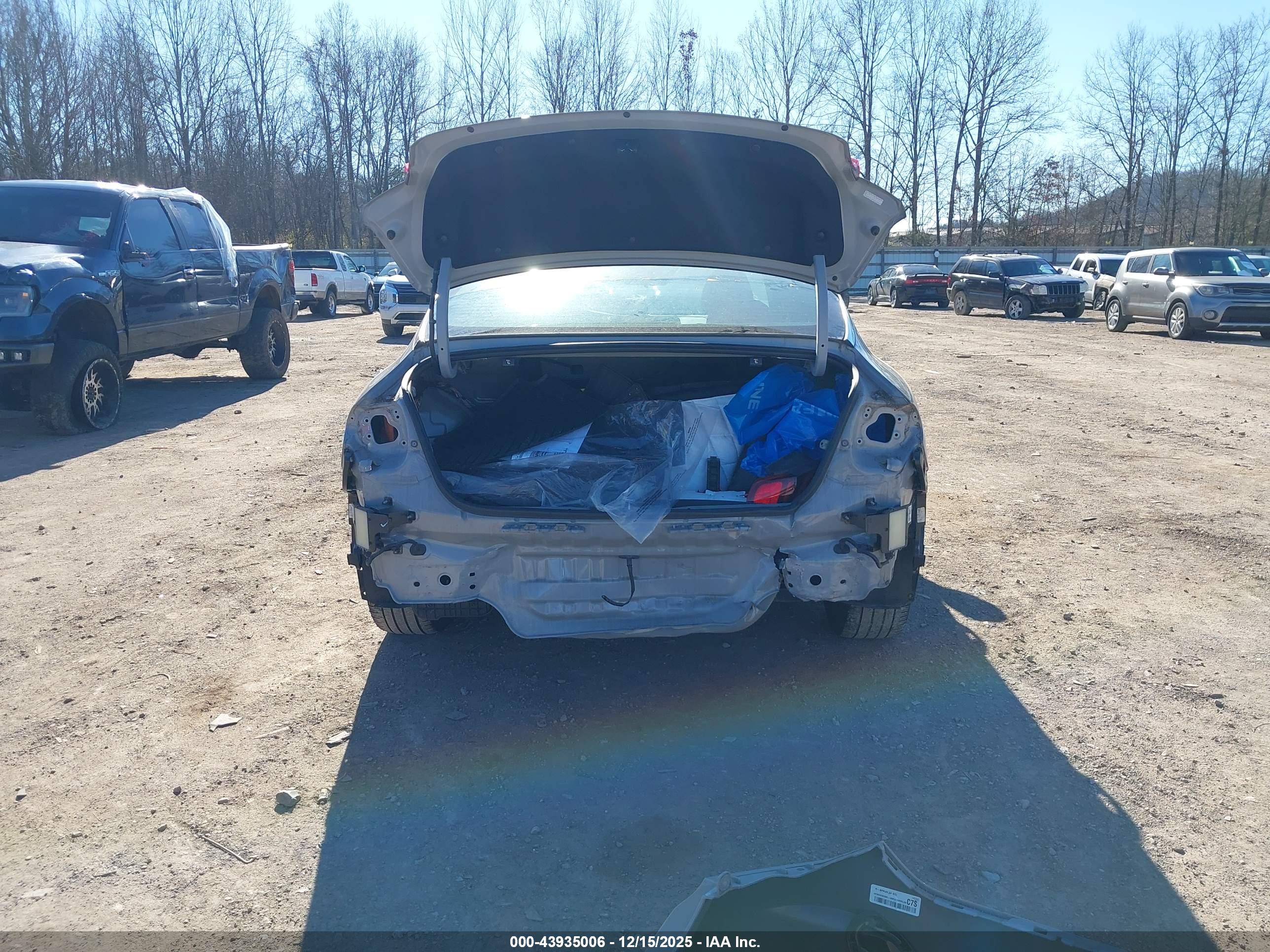 KIA K5 image 6