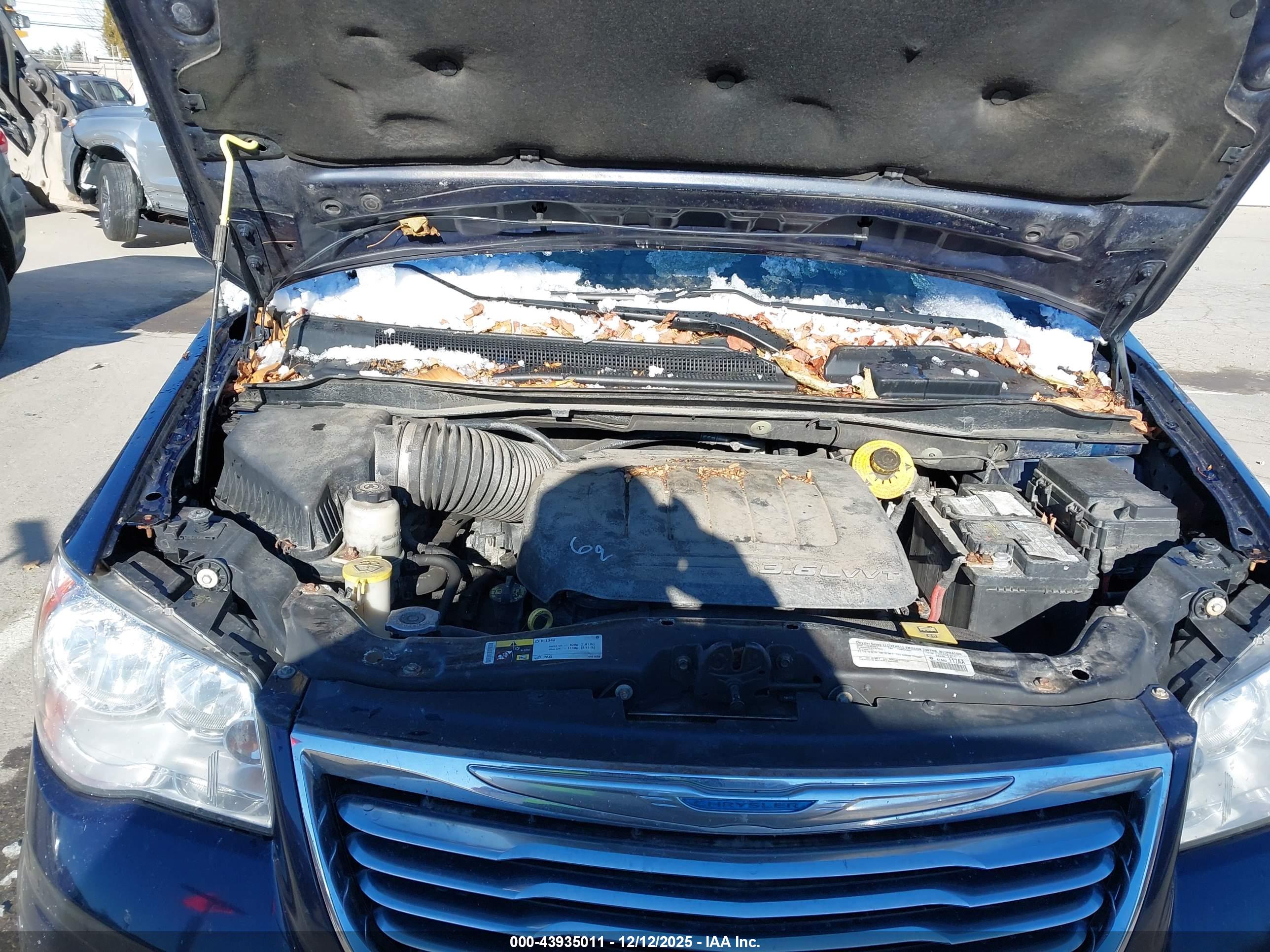 CHRYSLER TOWN image 10