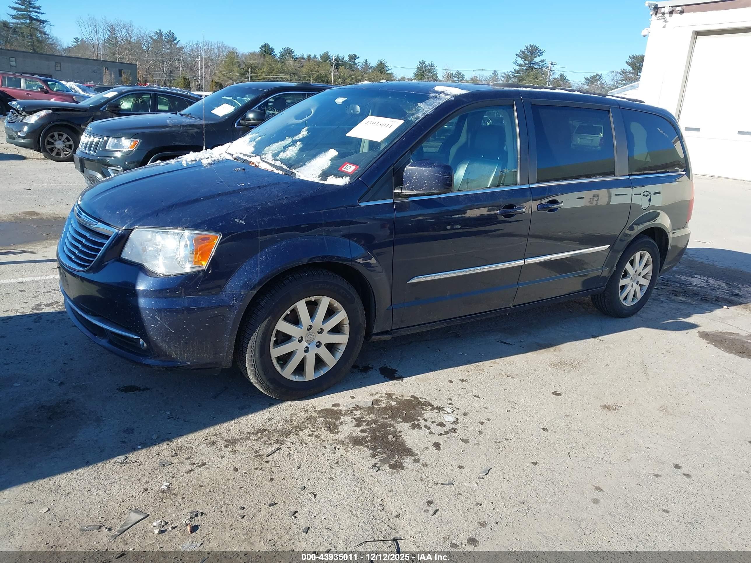 CHRYSLER TOWN image 2