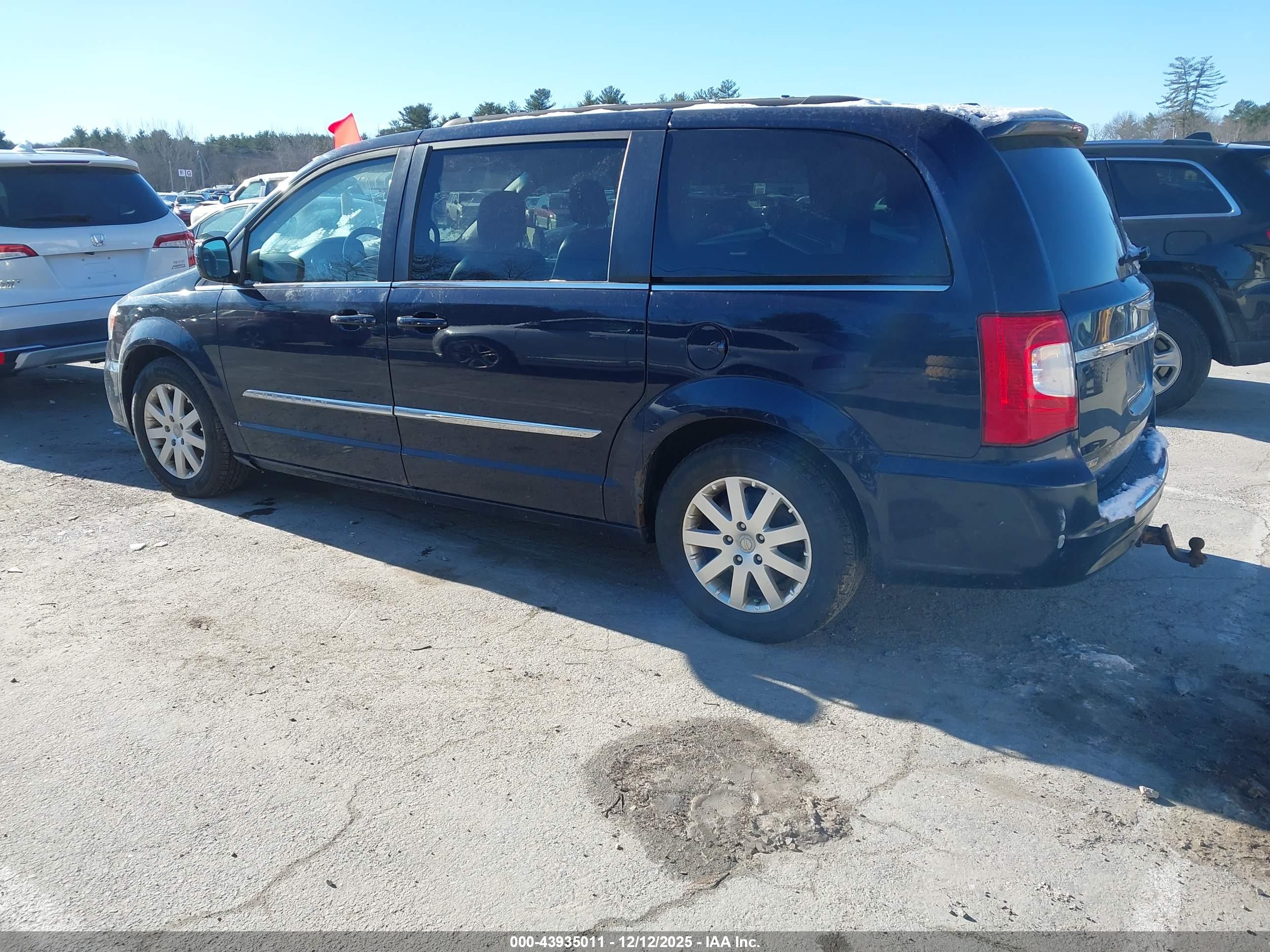 CHRYSLER TOWN image 3