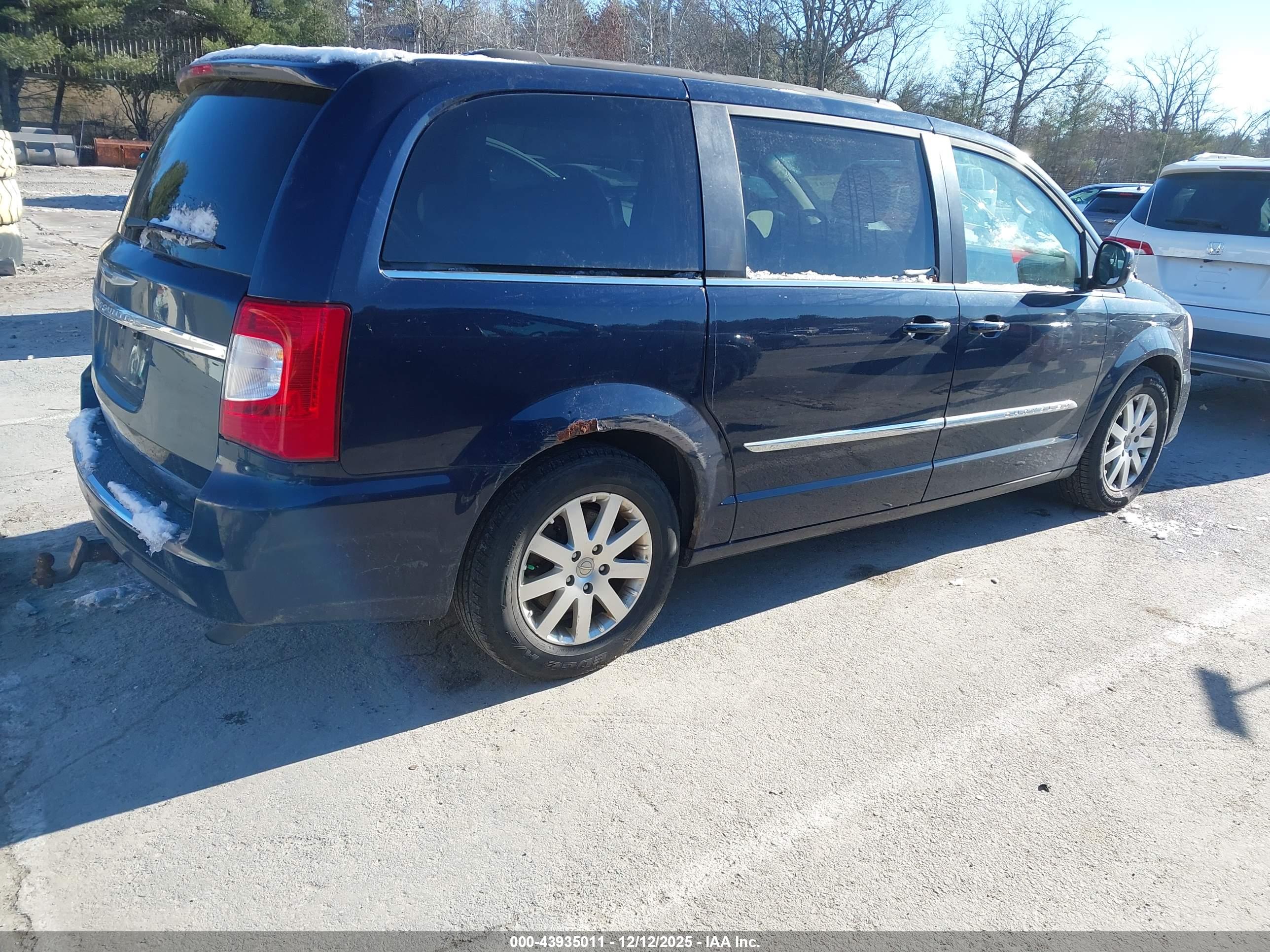 CHRYSLER TOWN image 4