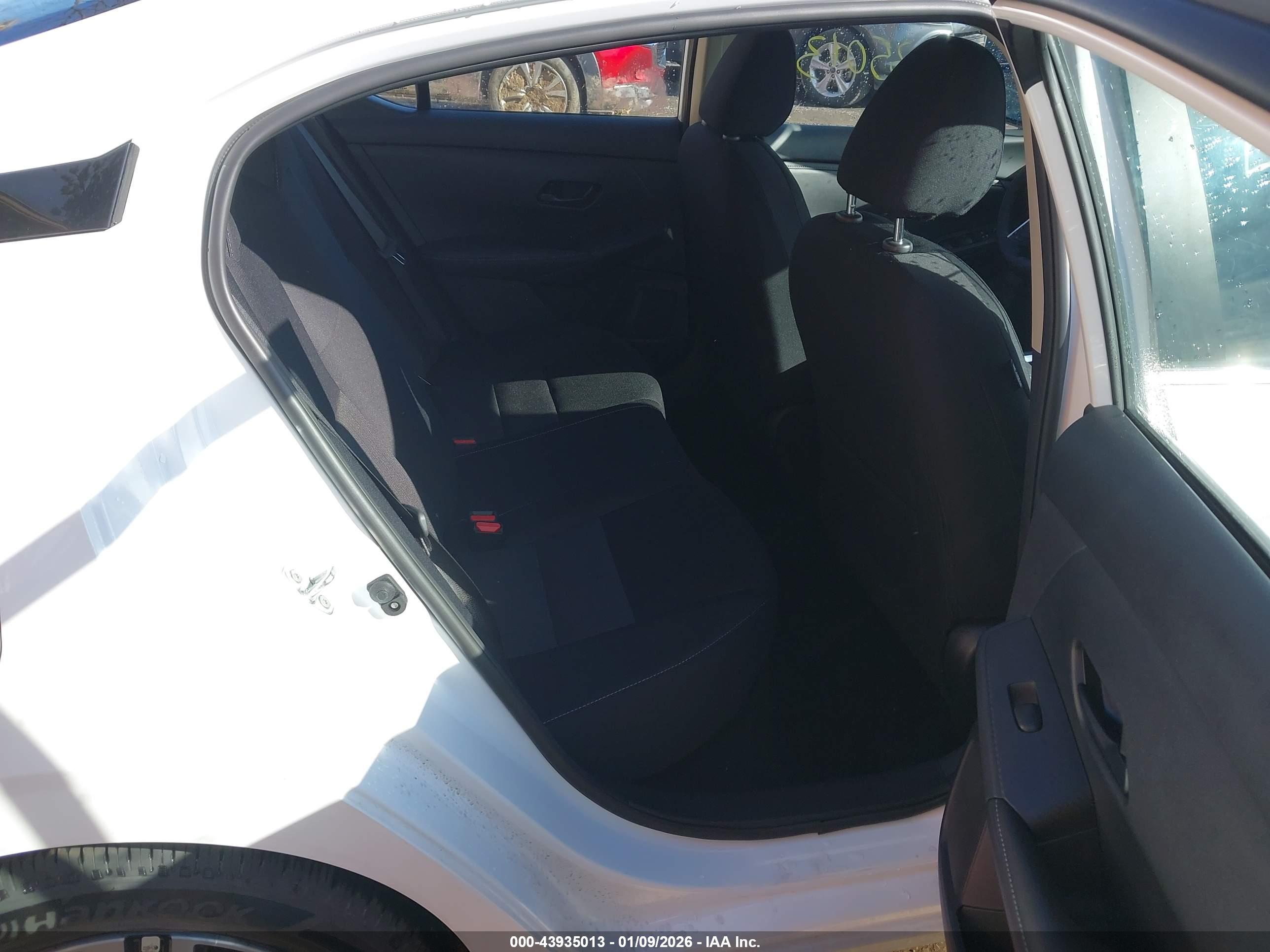 NISSAN SENTRA image 8