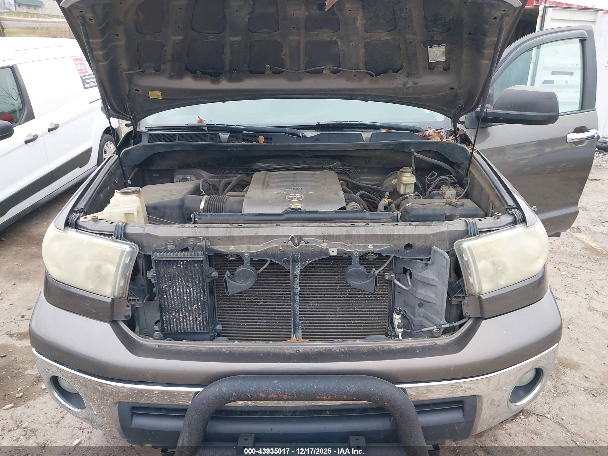 TOYOTA TUNDRA image 10