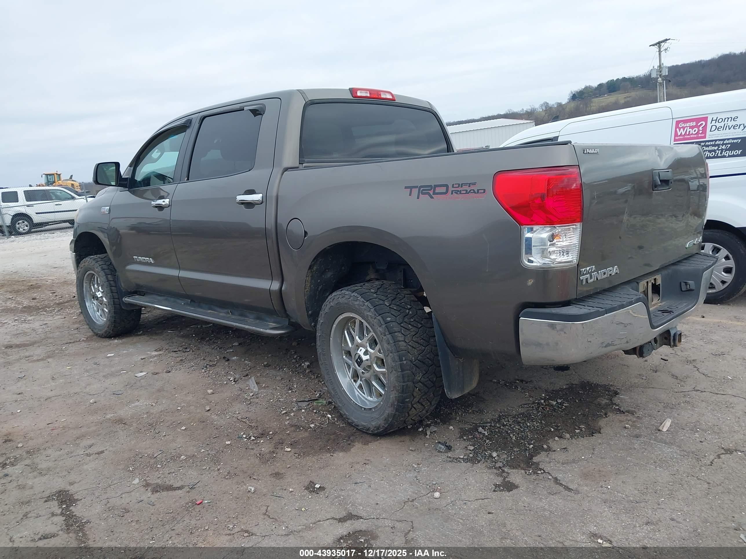 TOYOTA TUNDRA image 3