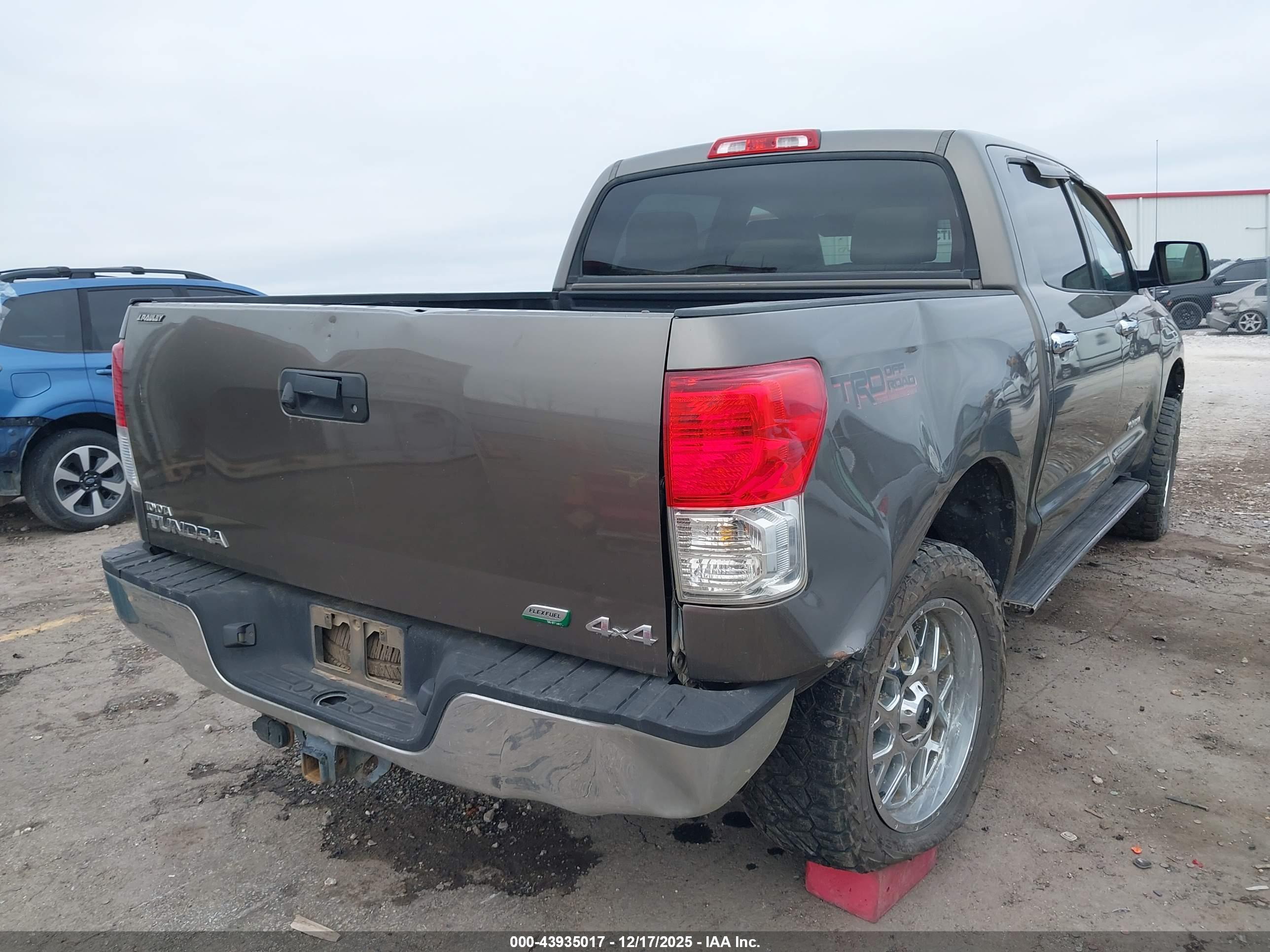 TOYOTA TUNDRA image 4
