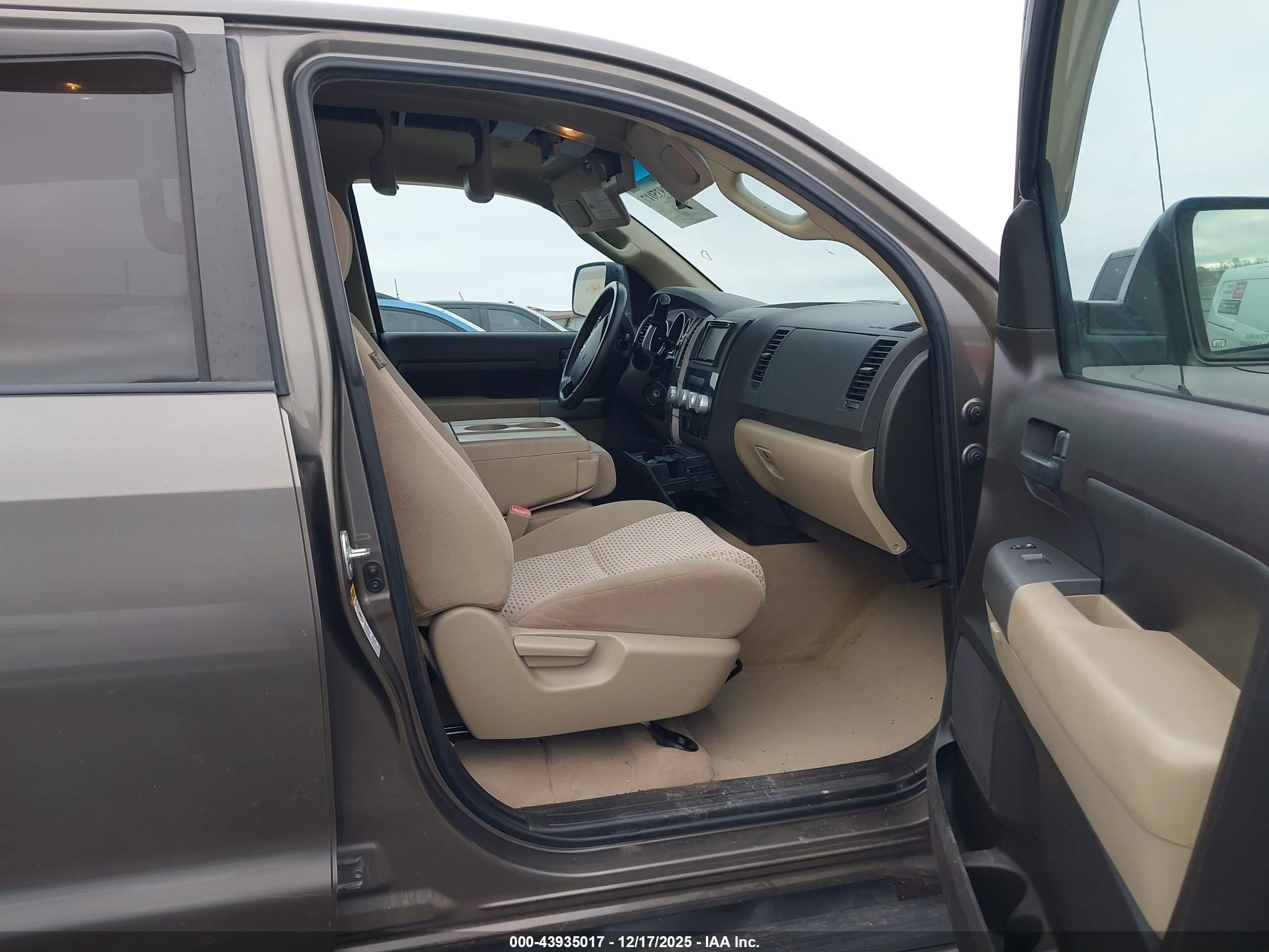 TOYOTA TUNDRA image 5
