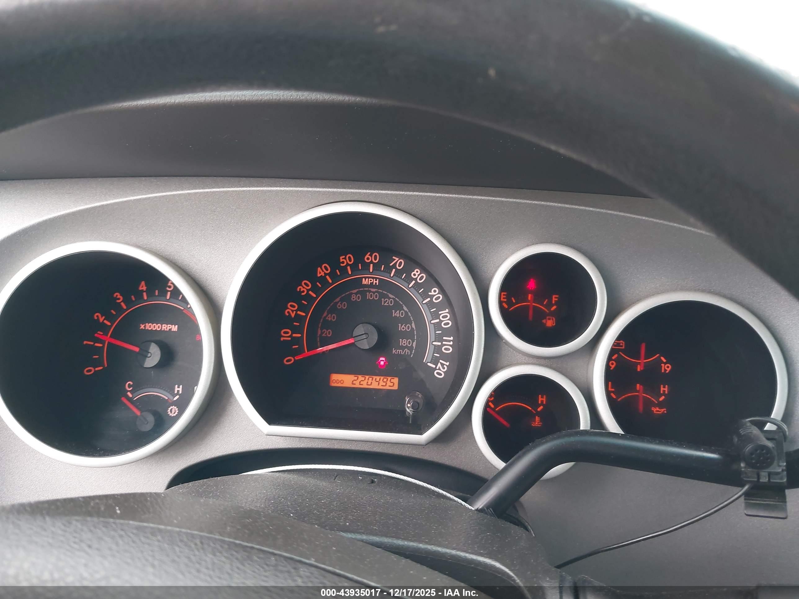 TOYOTA TUNDRA image 7
