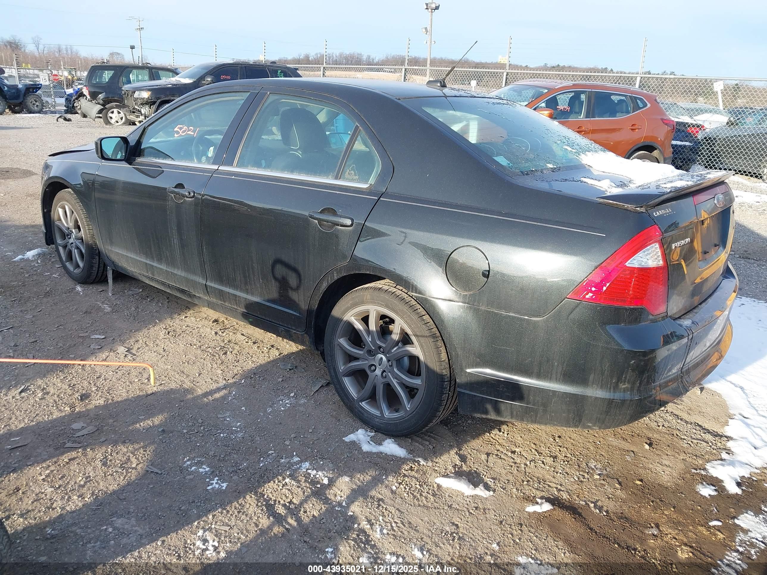 FORD FUSION image 3