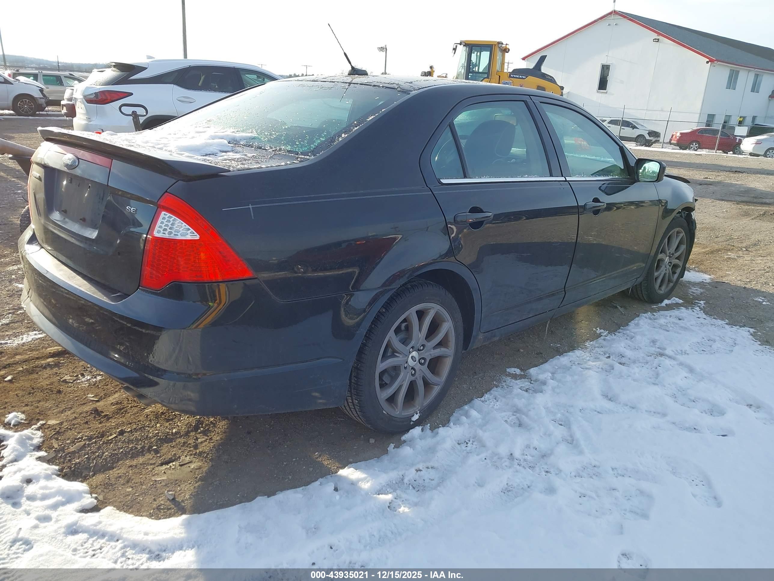 FORD FUSION image 4
