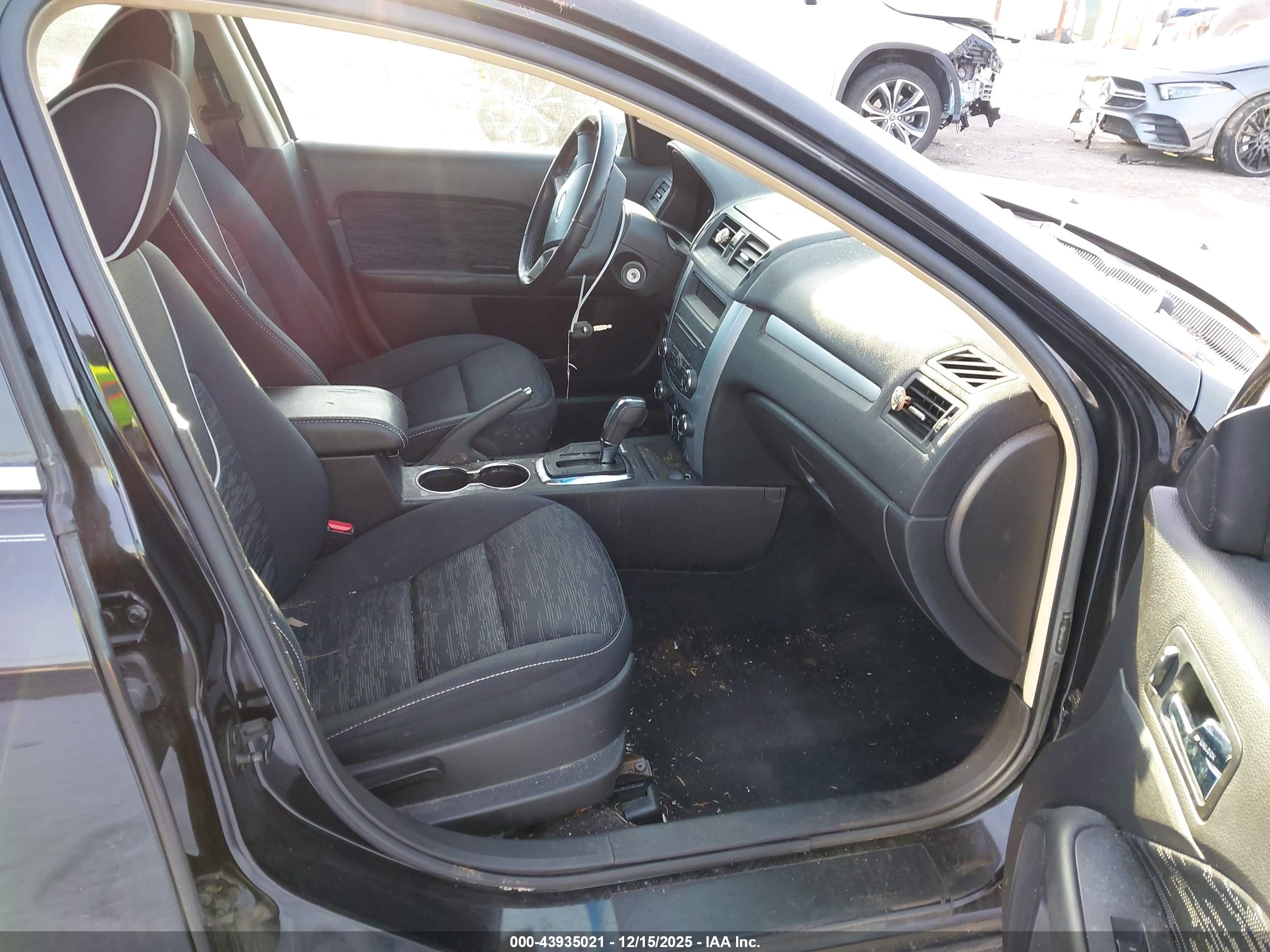 FORD FUSION image 5