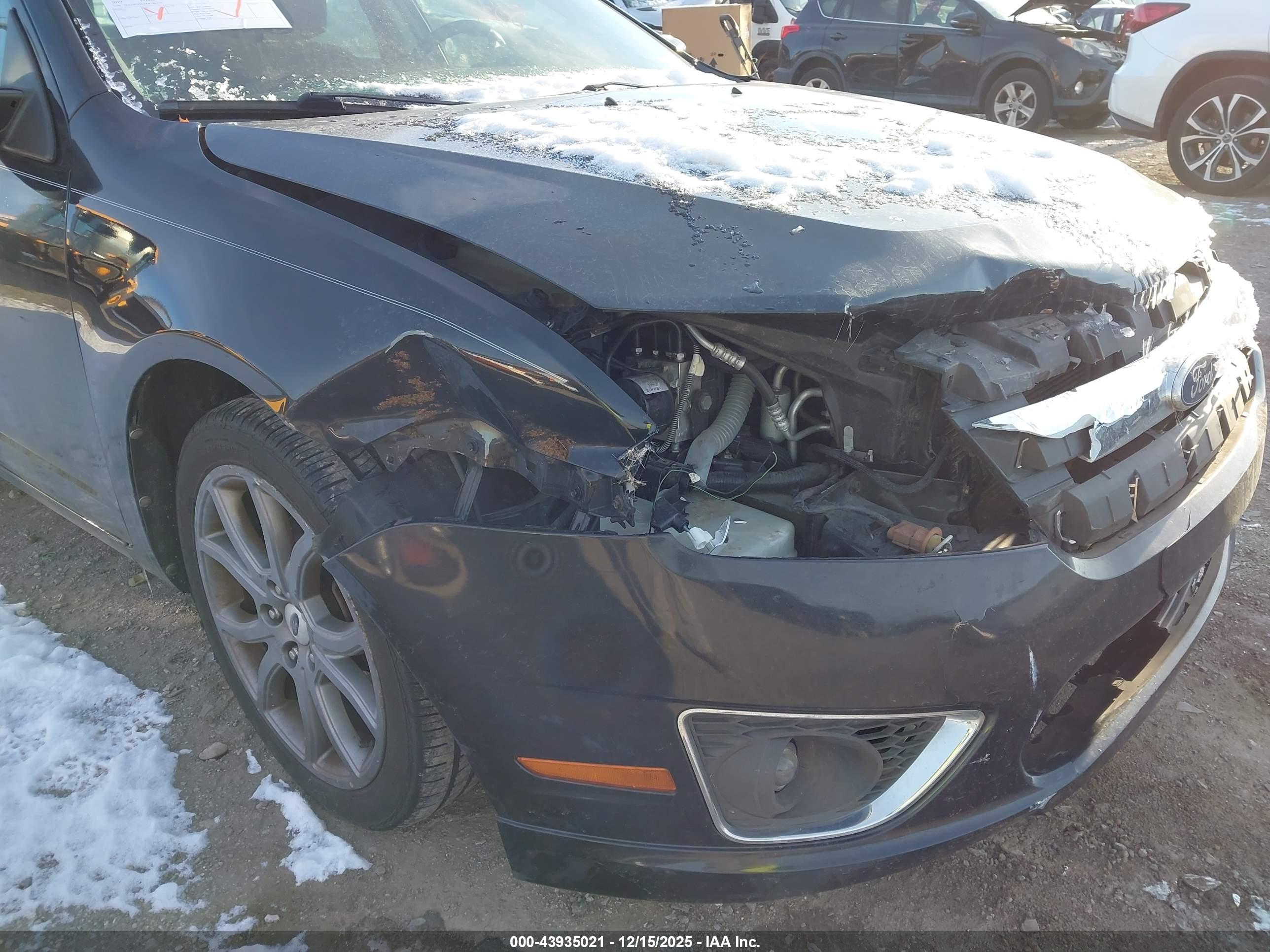 FORD FUSION image 6