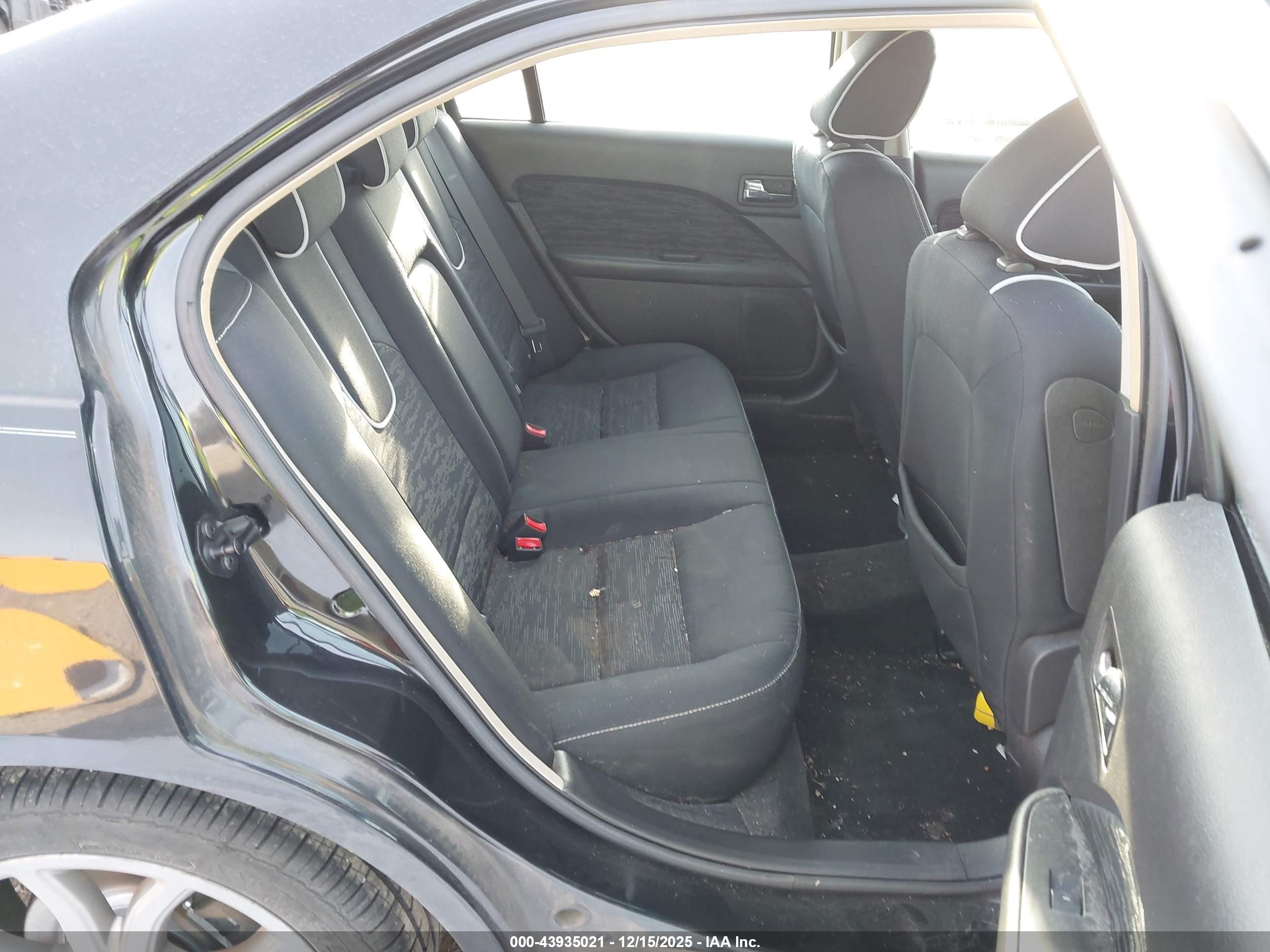 FORD FUSION image 8
