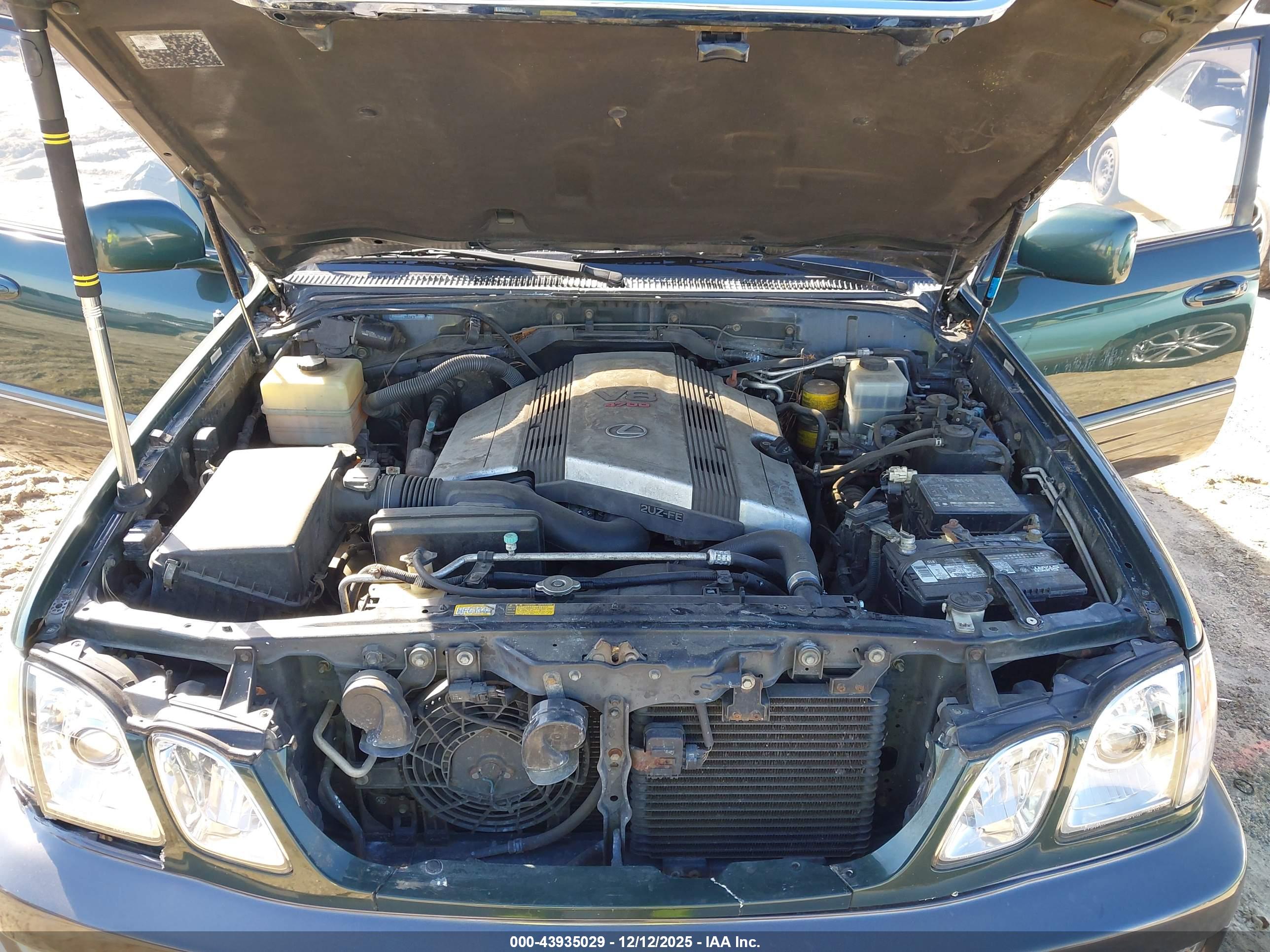 LEXUS LX image 10