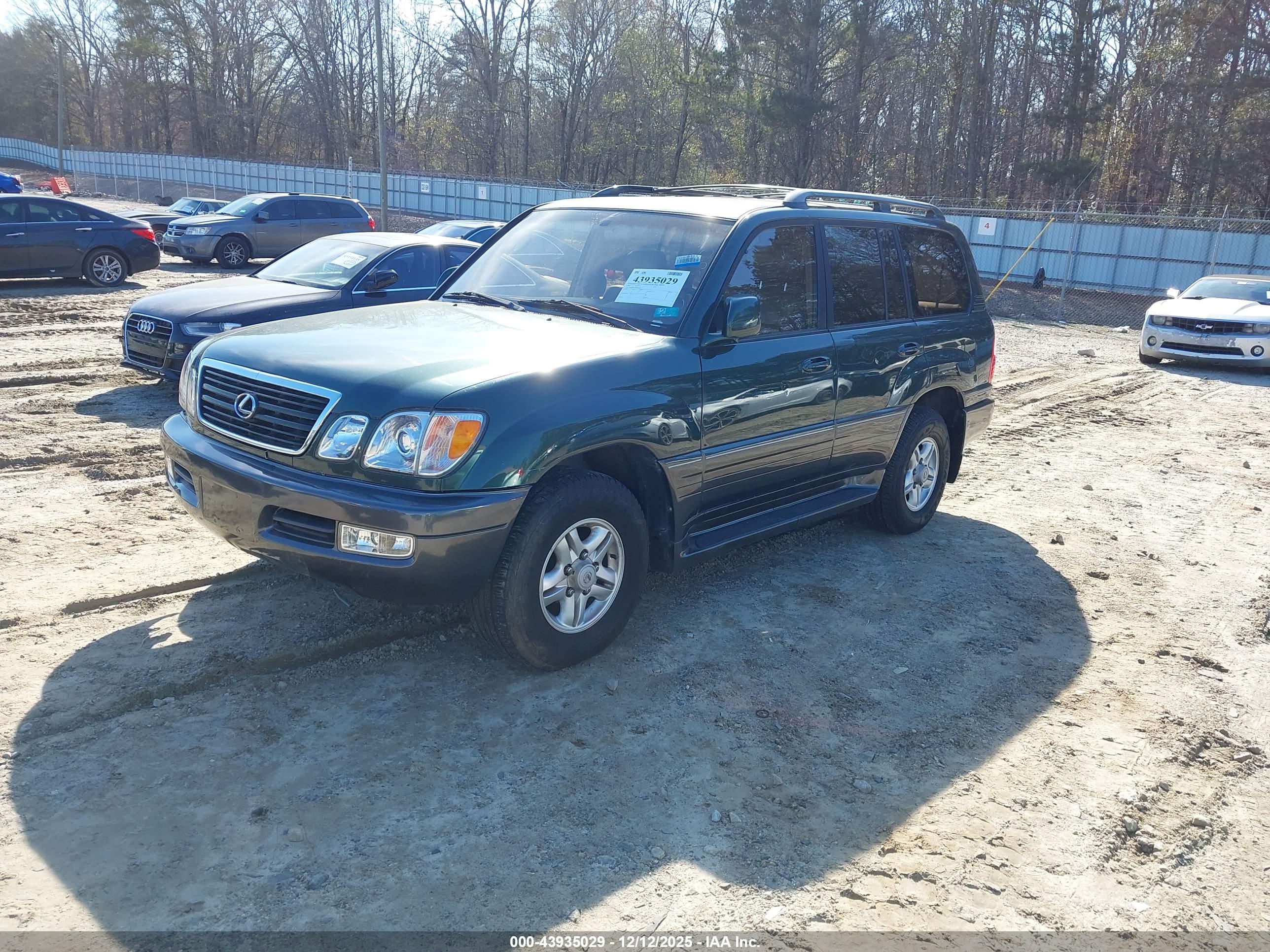 LEXUS LX image 2