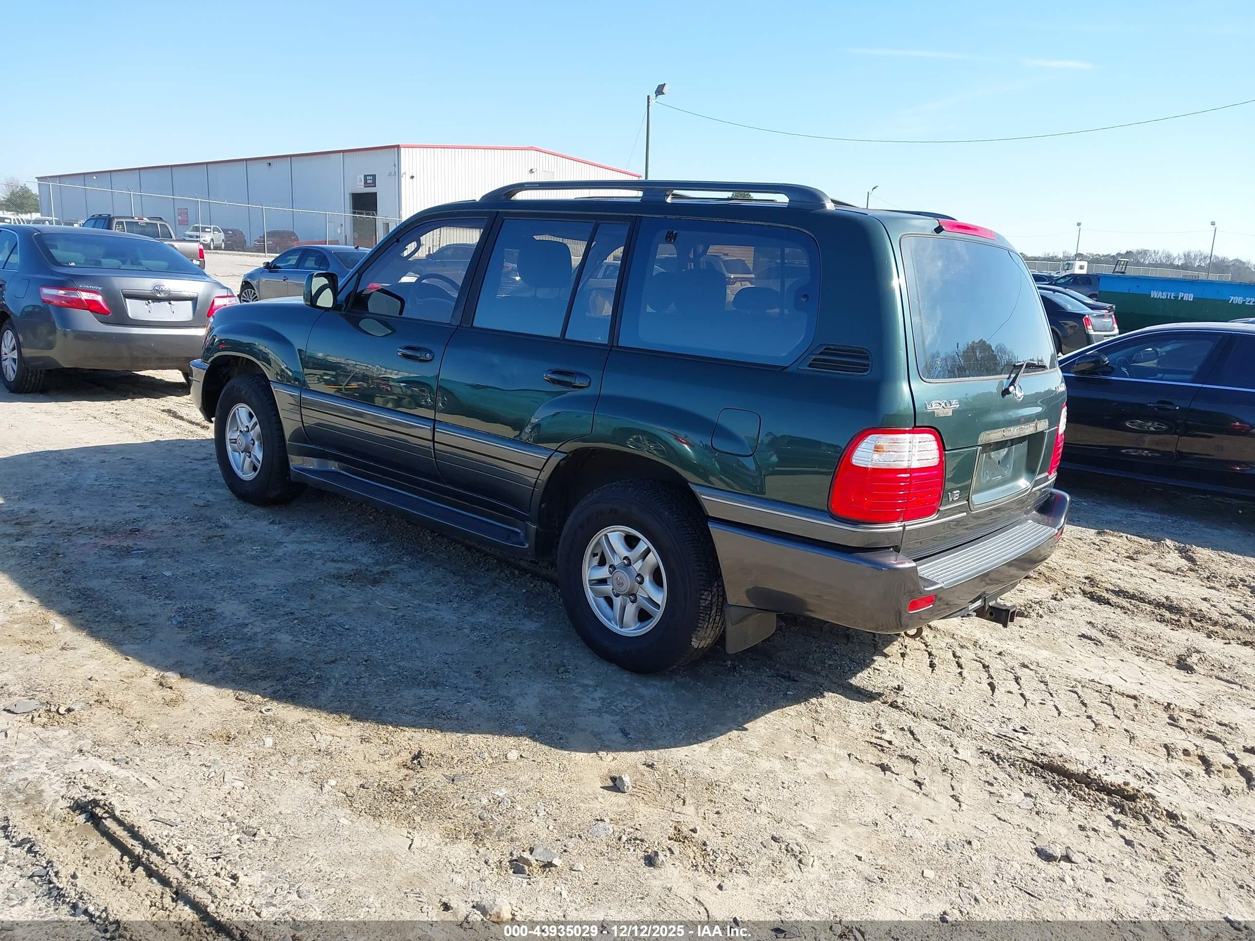 LEXUS LX image 3