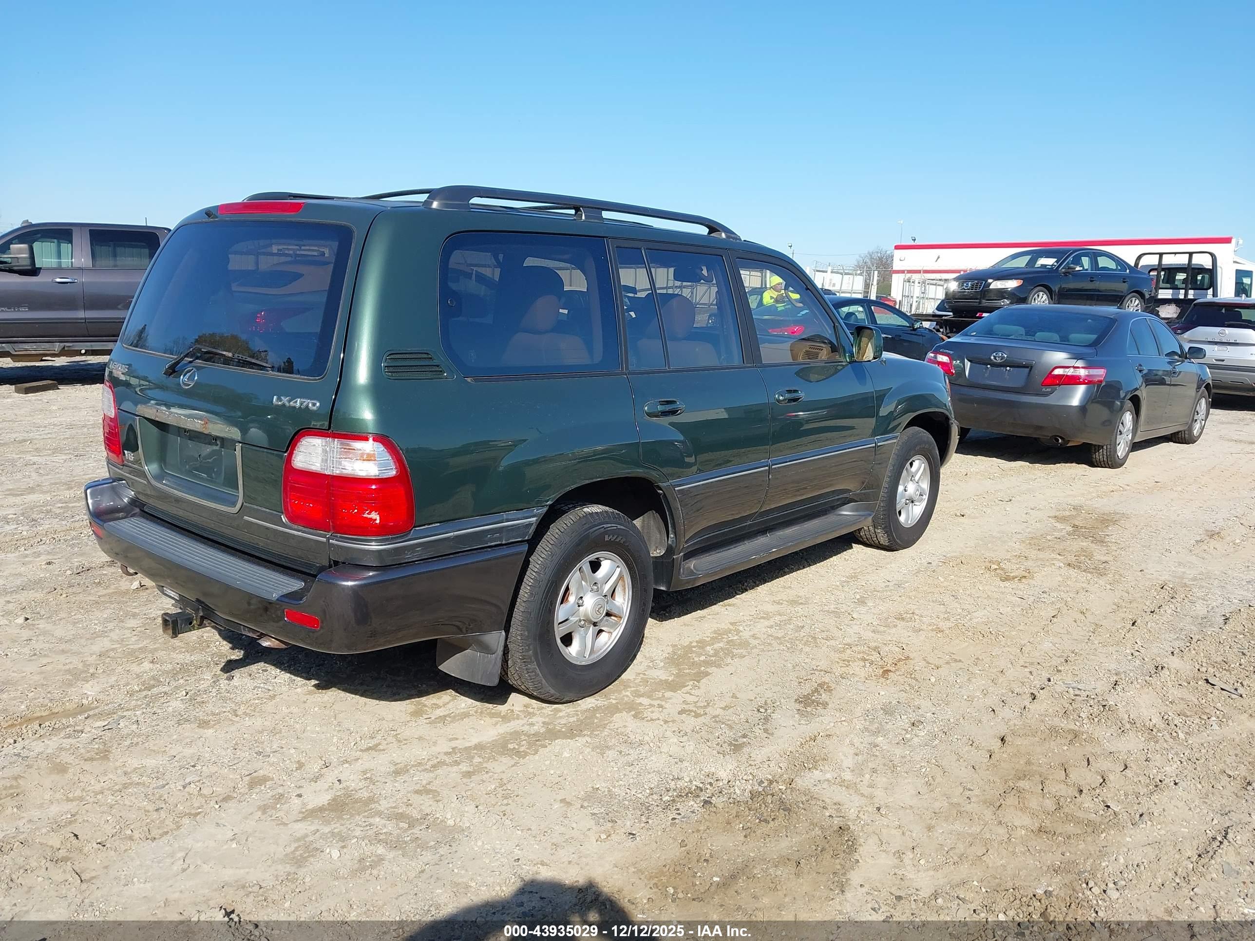 LEXUS LX image 4