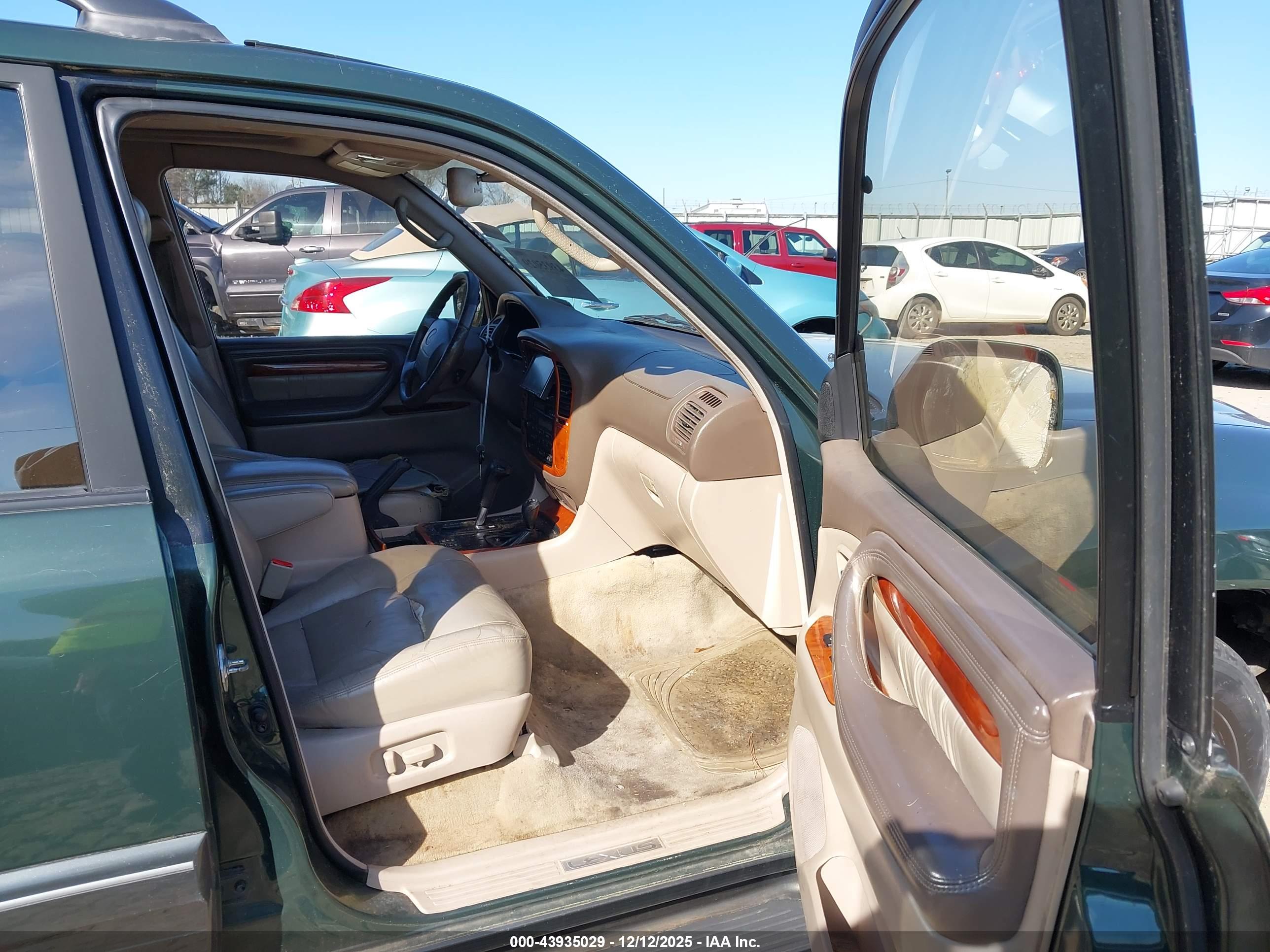 LEXUS LX image 5
