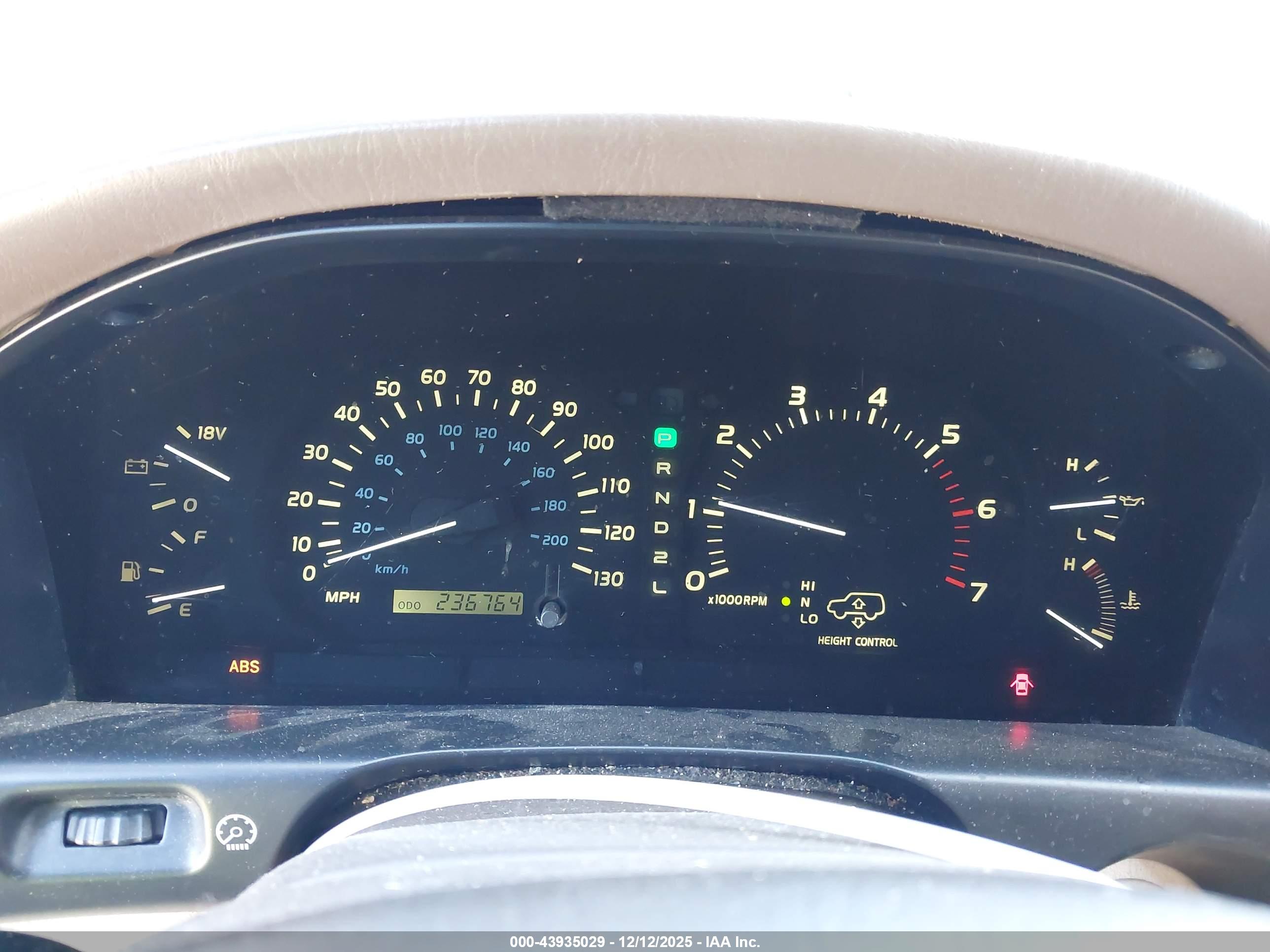 LEXUS LX image 7