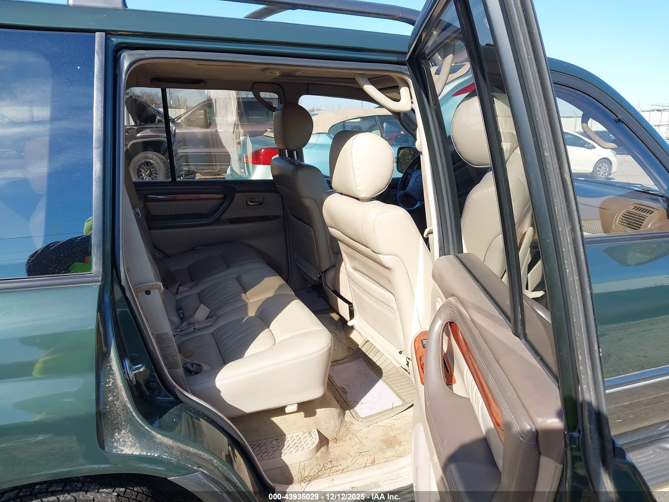 LEXUS LX image 8