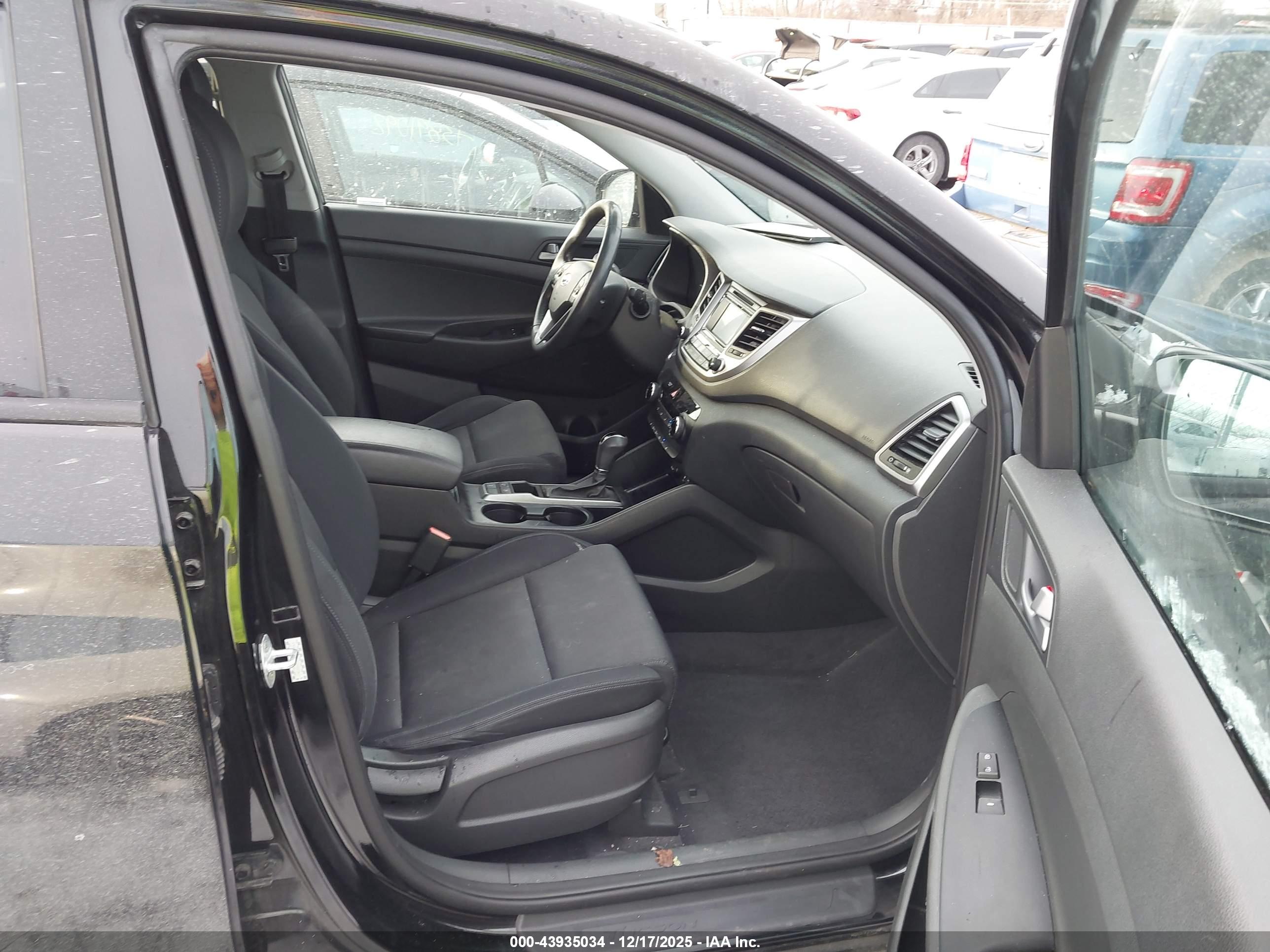 HYUNDAI TUCSON image 5