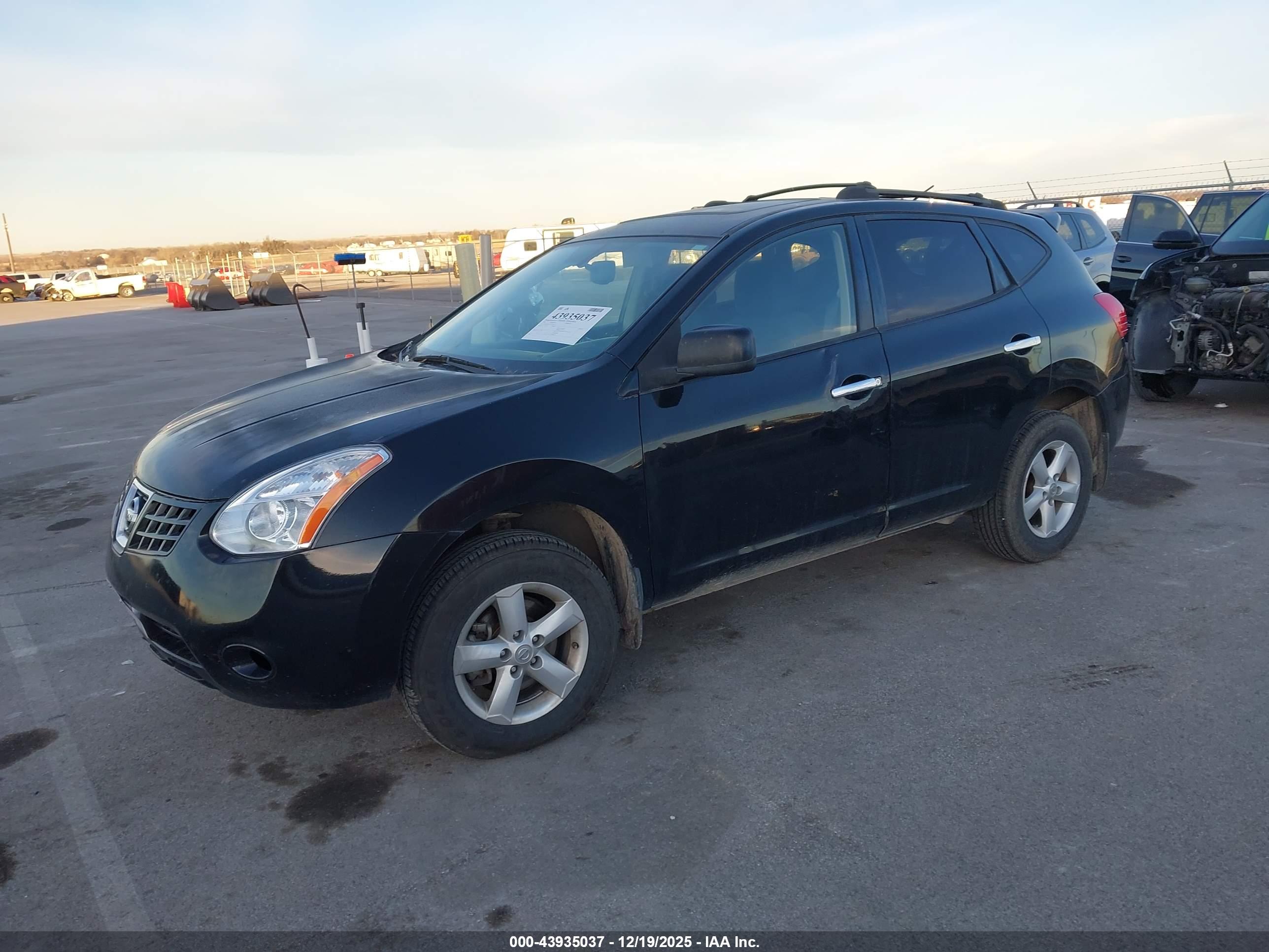 NISSAN ROGUE image 2