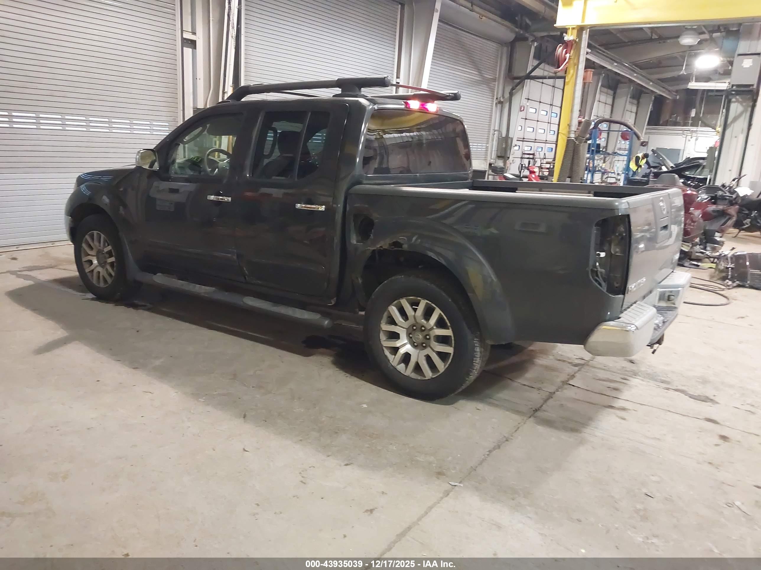 NISSAN FRONTIER image 3