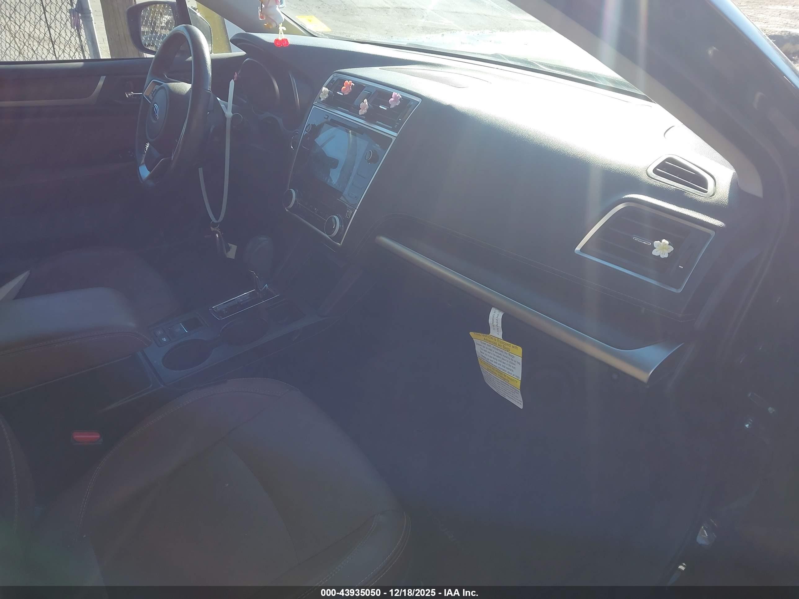 SUBARU OUTBACK image 5