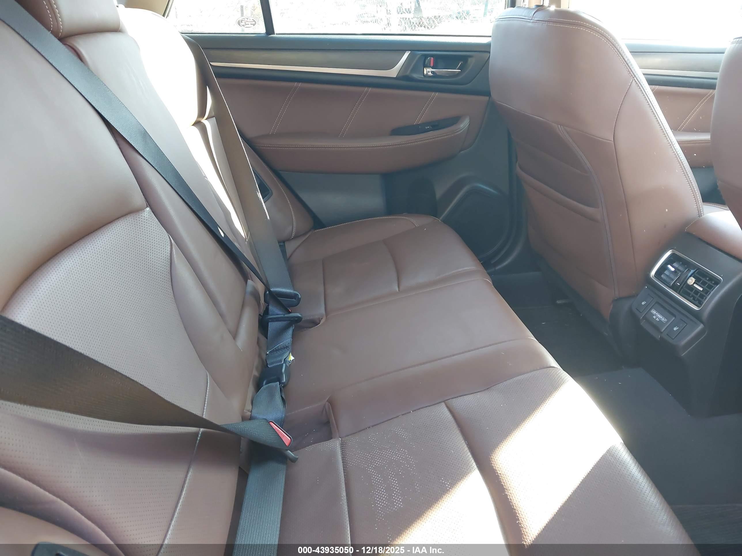 SUBARU OUTBACK image 8