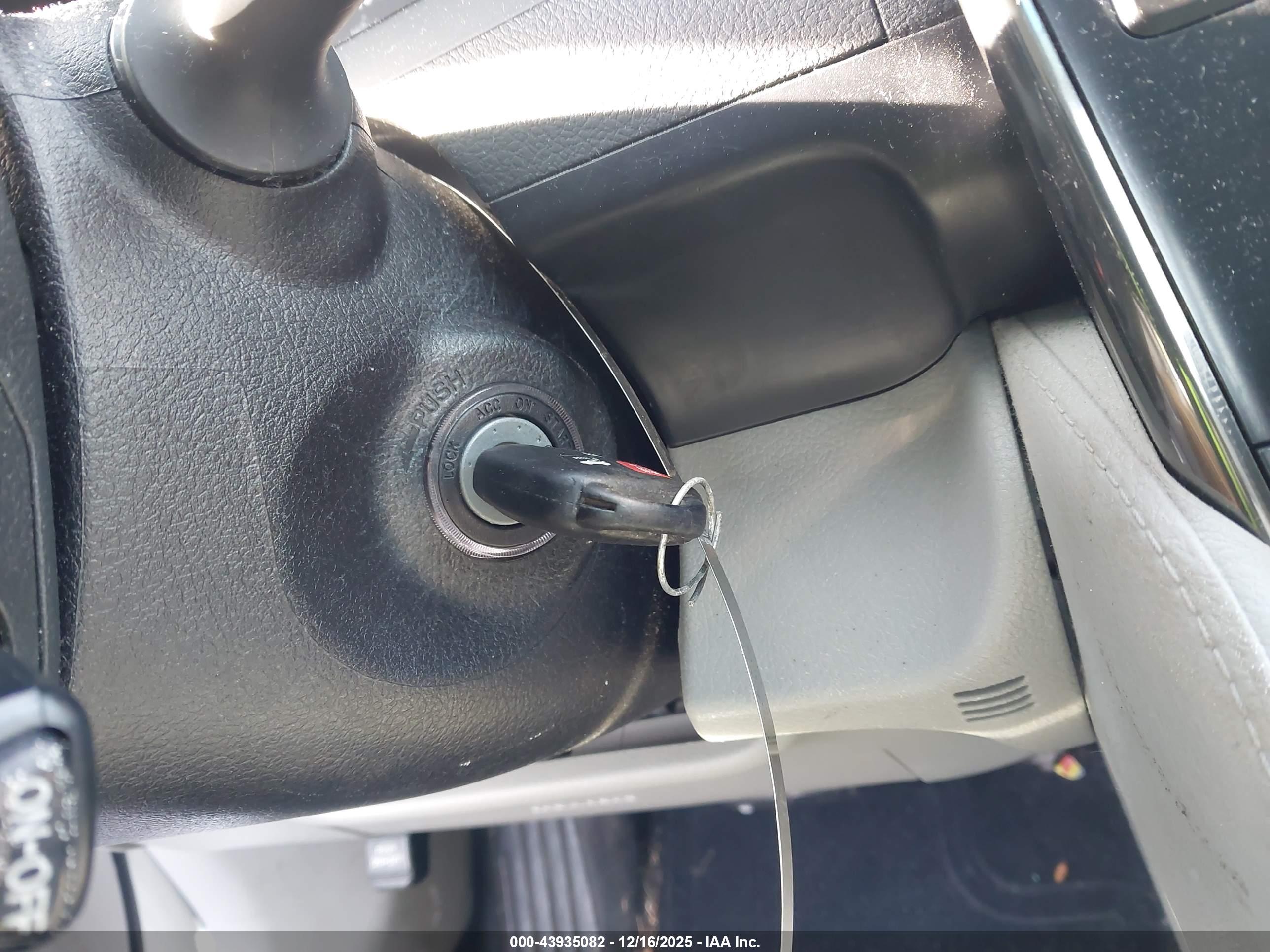 TOYOTA CAMRY image 11