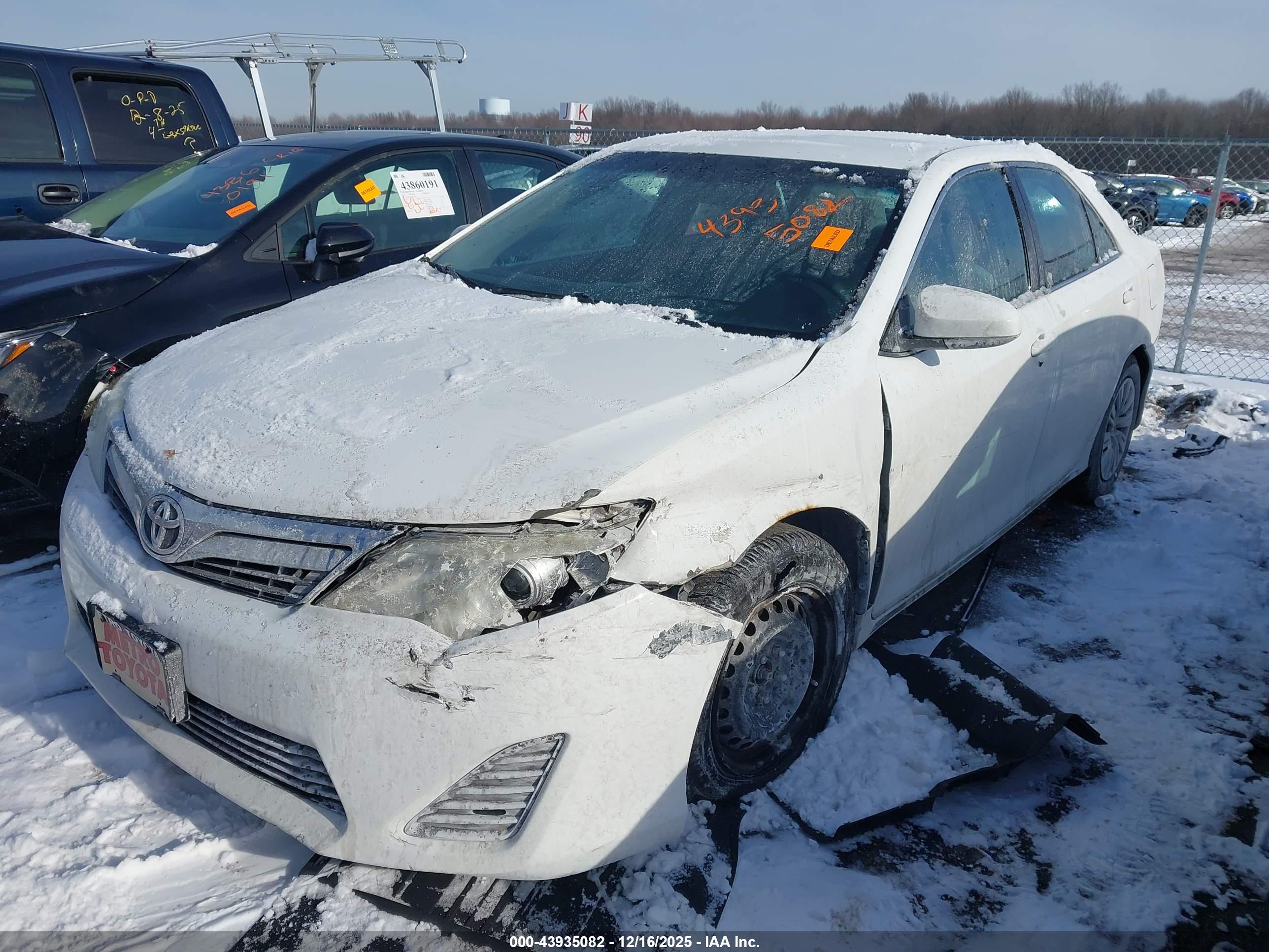 TOYOTA CAMRY image 2