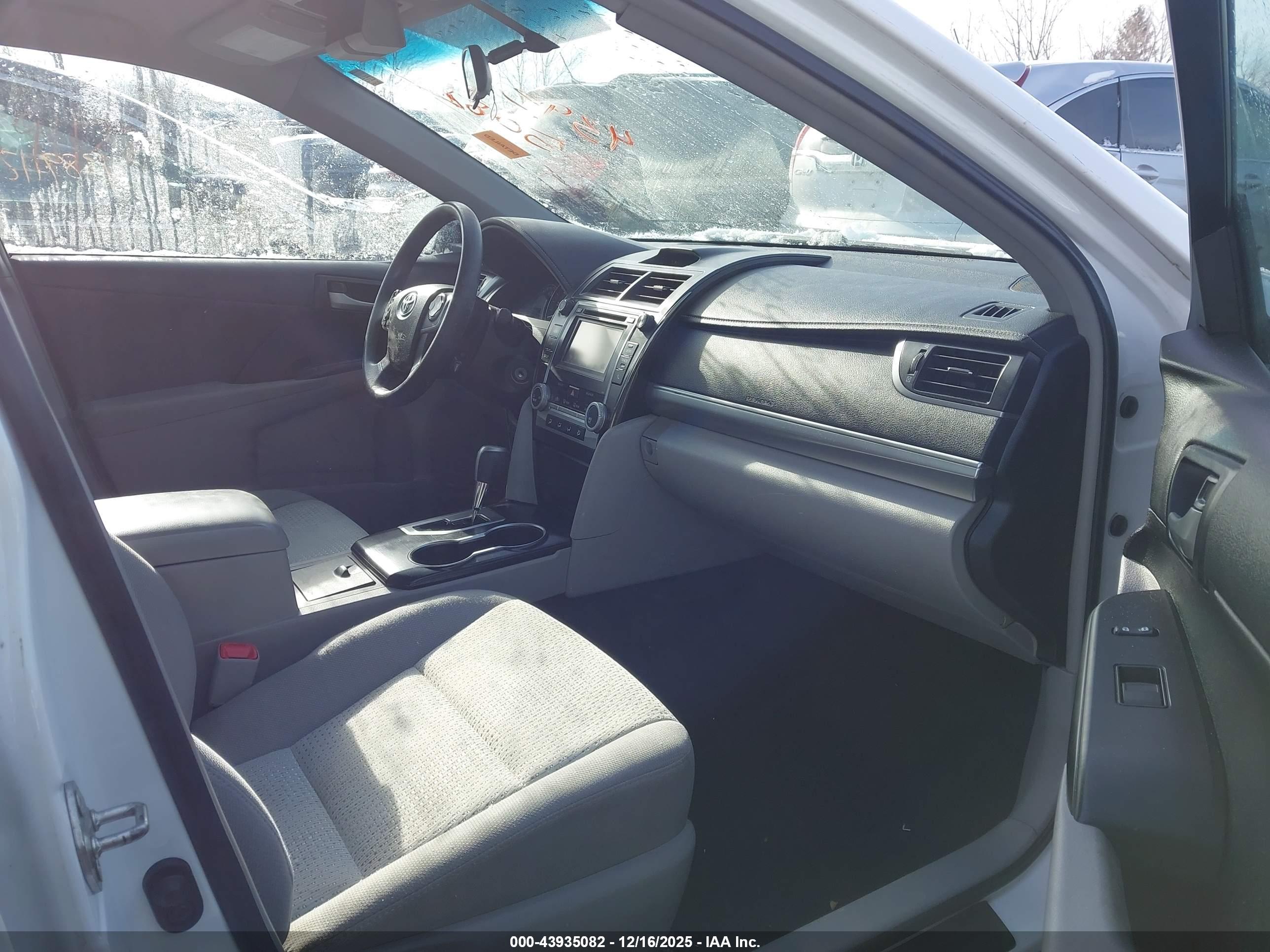 TOYOTA CAMRY image 5