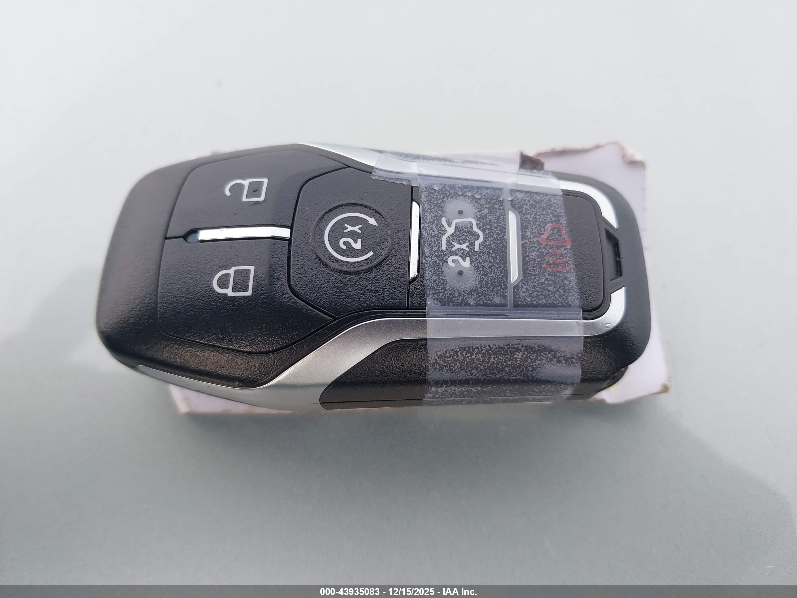 FORD FUSION image 11