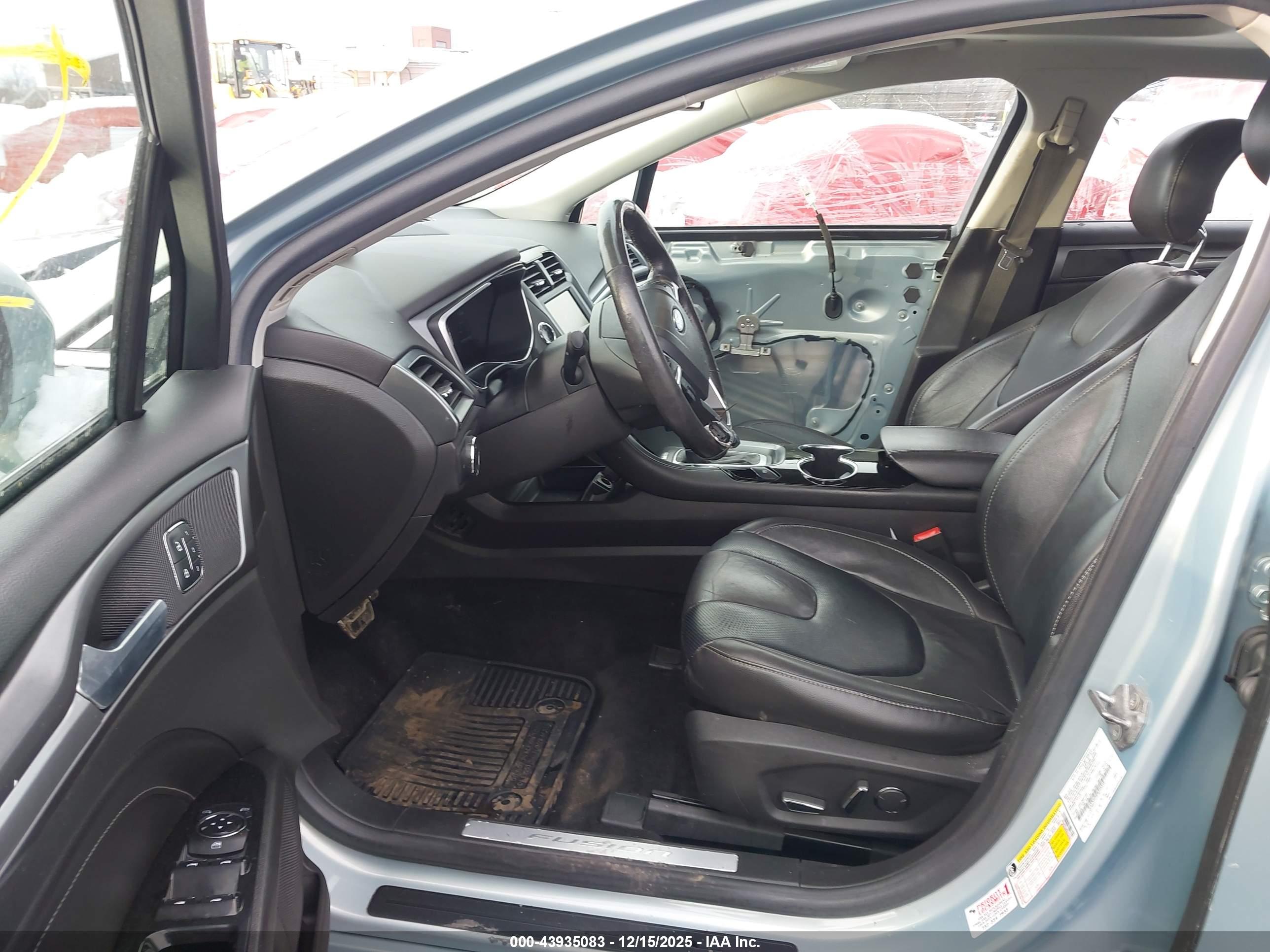 FORD FUSION image 5