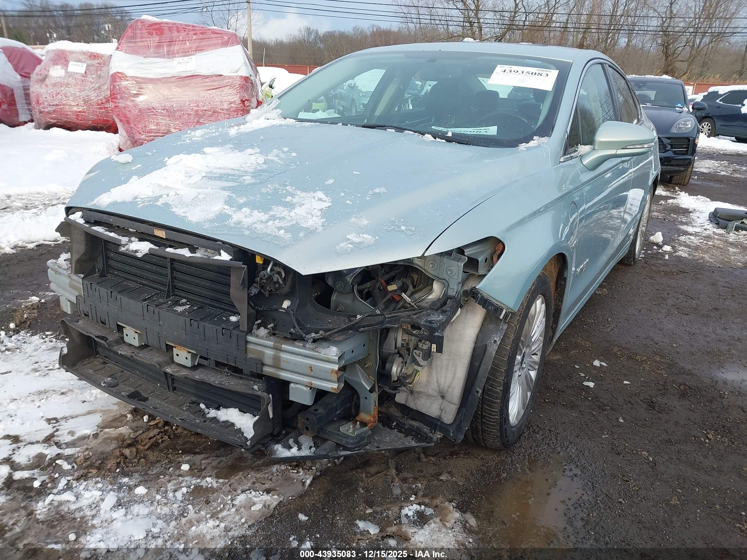 FORD FUSION image 6