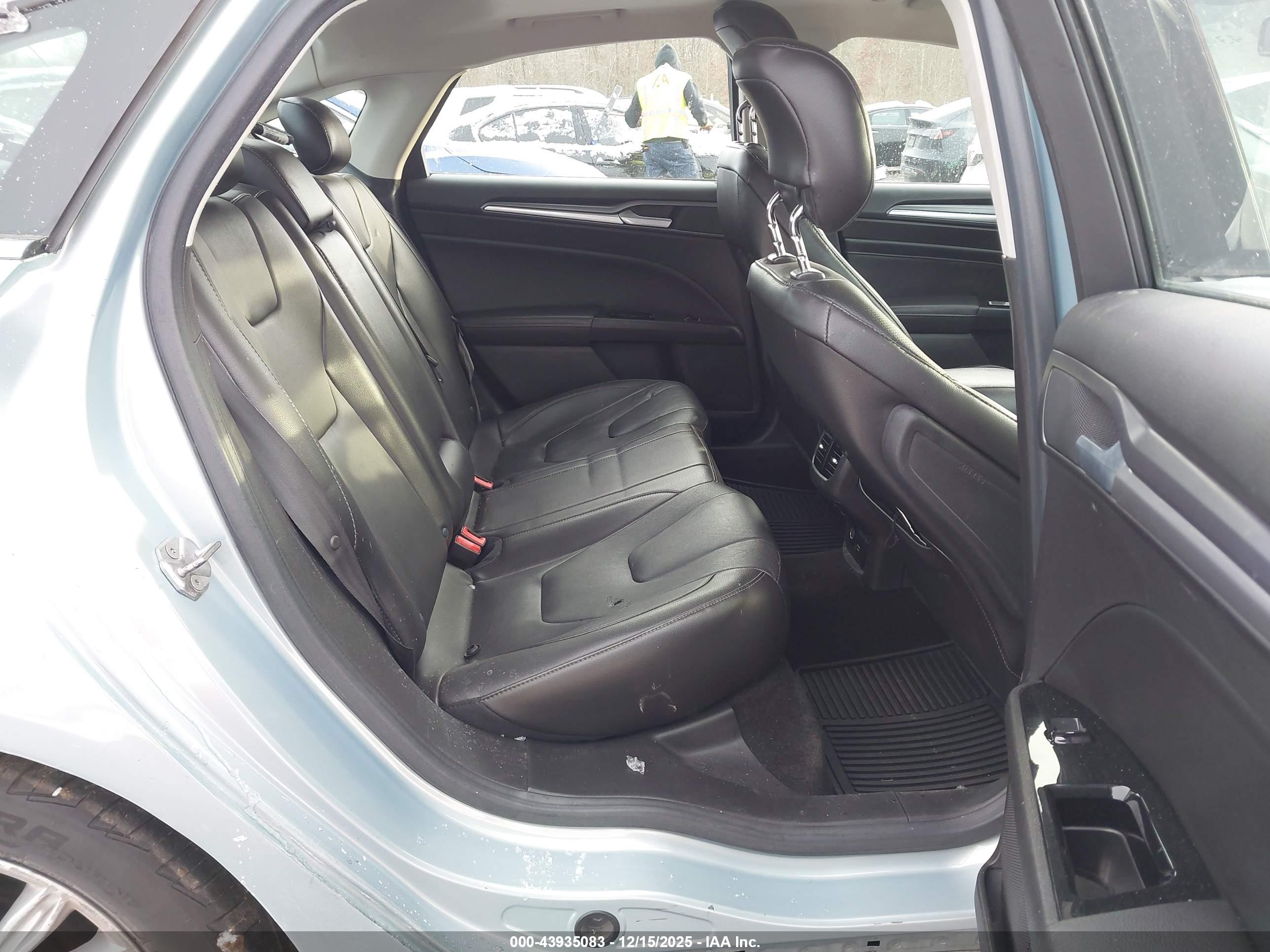 FORD FUSION image 8