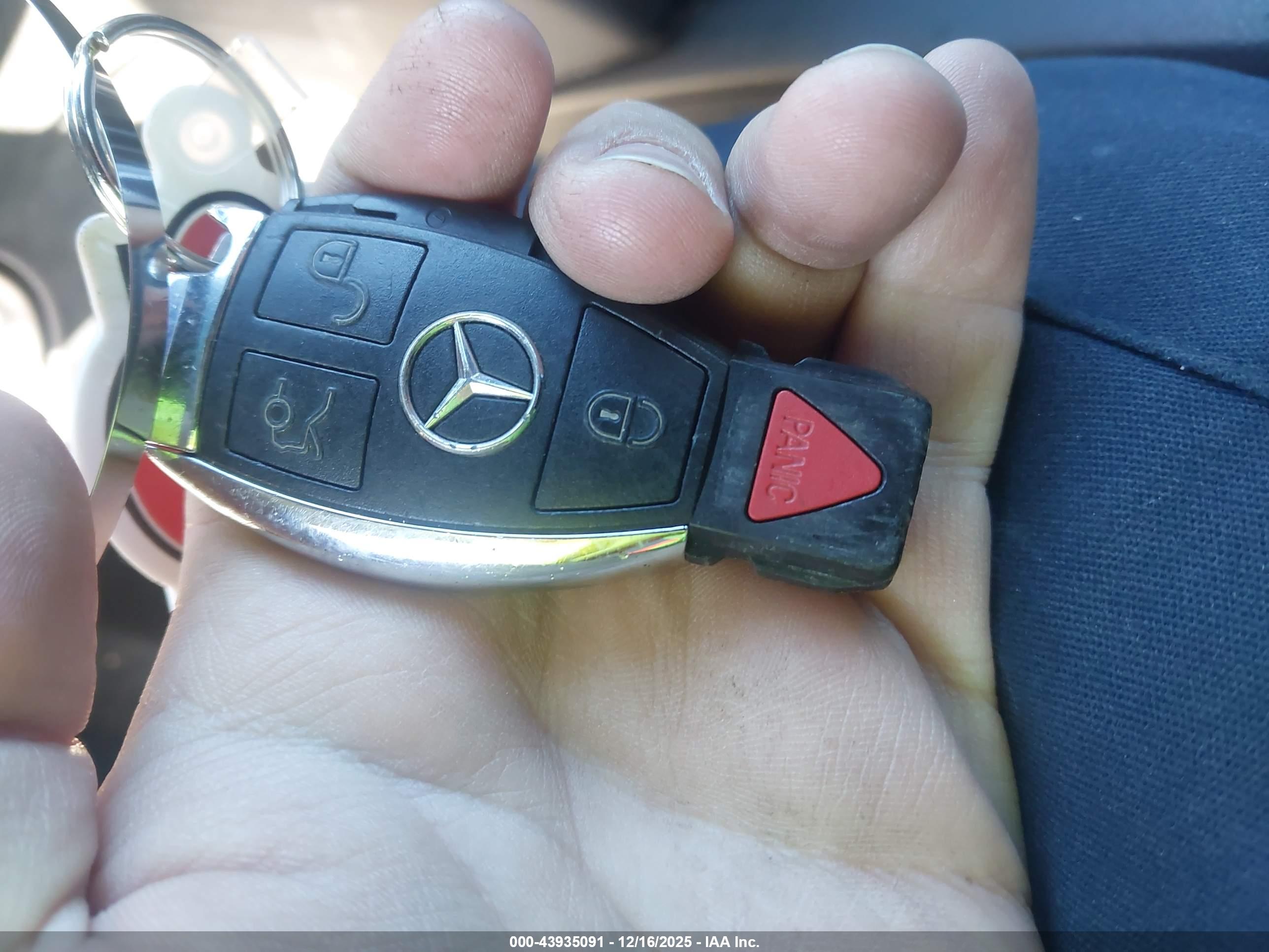 MERCEDES-BENZ C-CLASS image 11