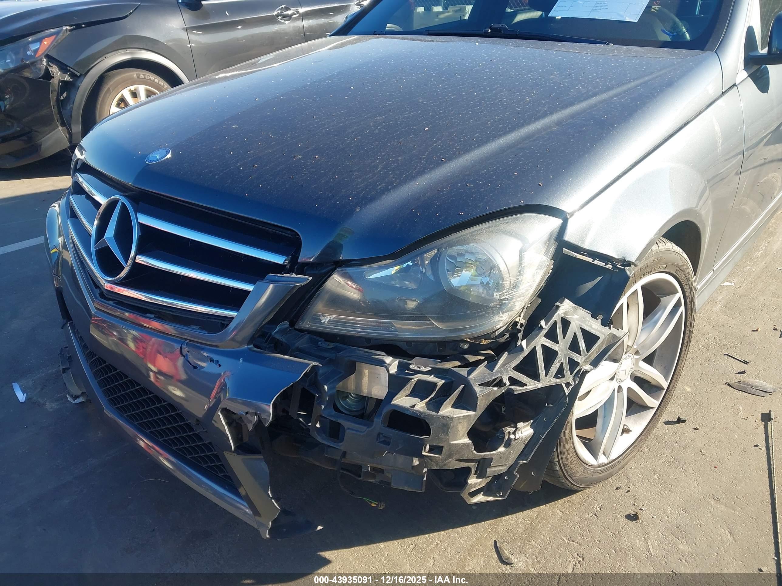 MERCEDES-BENZ C-CLASS image 6