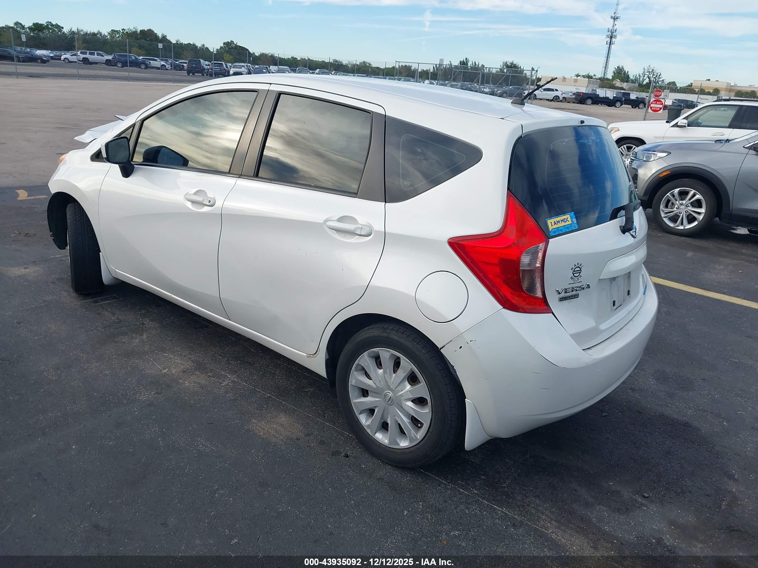 NISSAN VERSA image 3