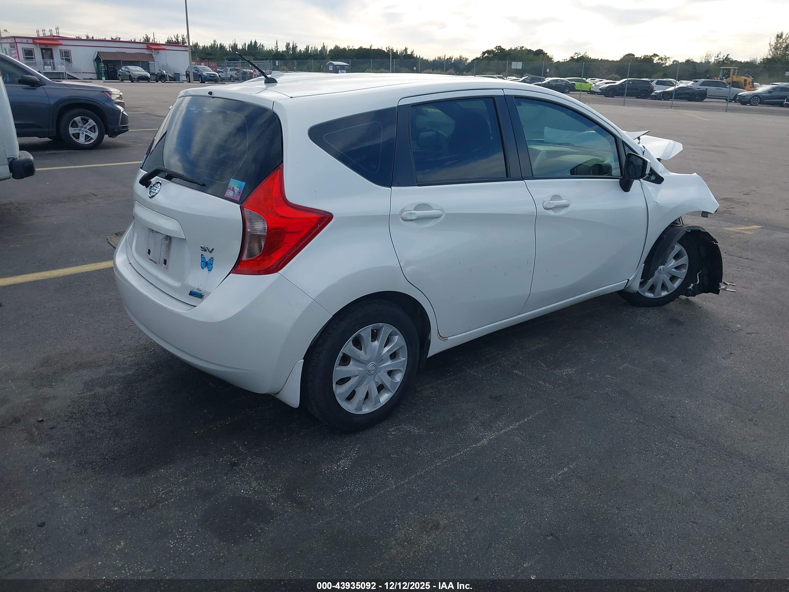 NISSAN VERSA image 4