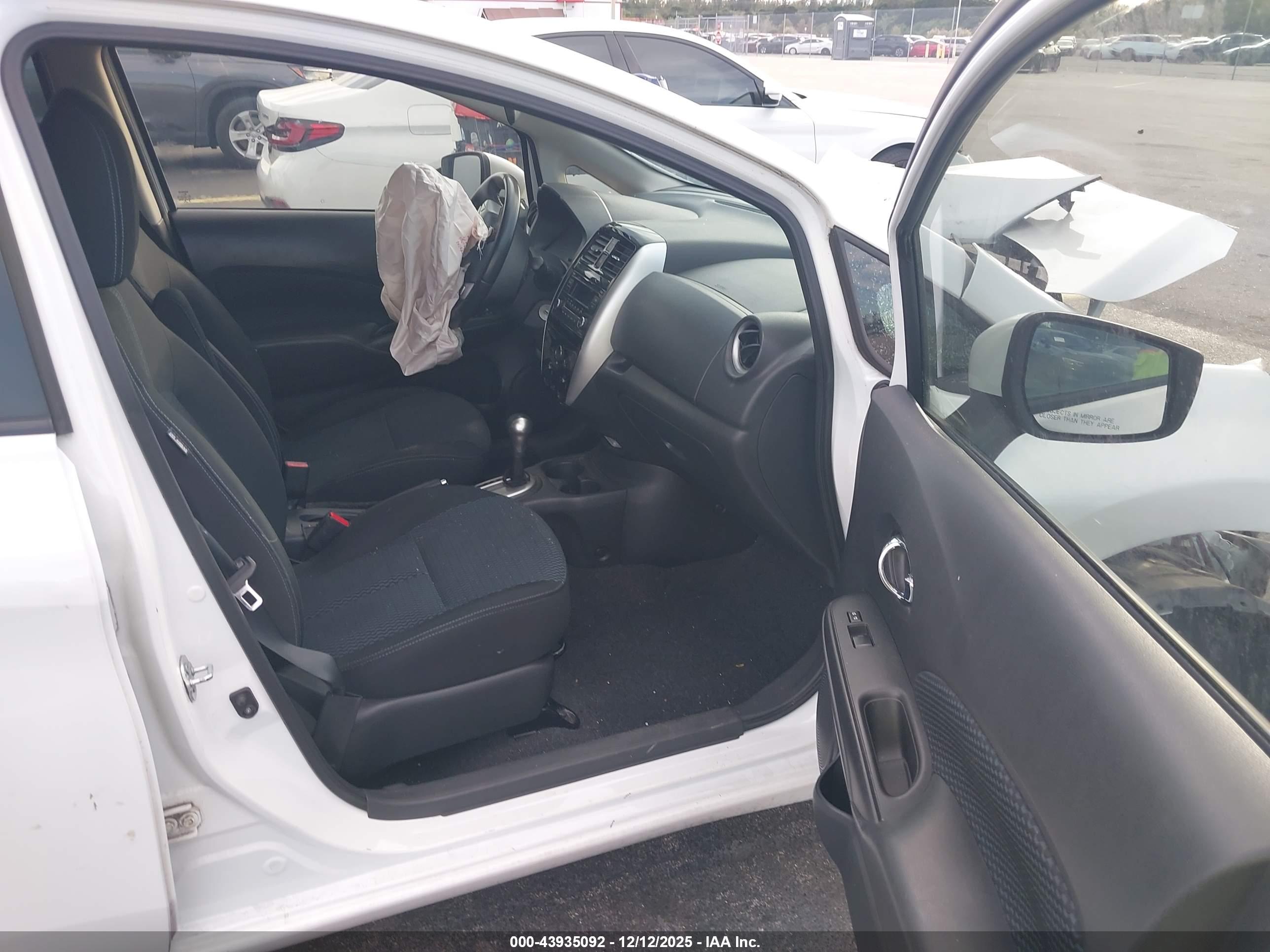 NISSAN VERSA image 5