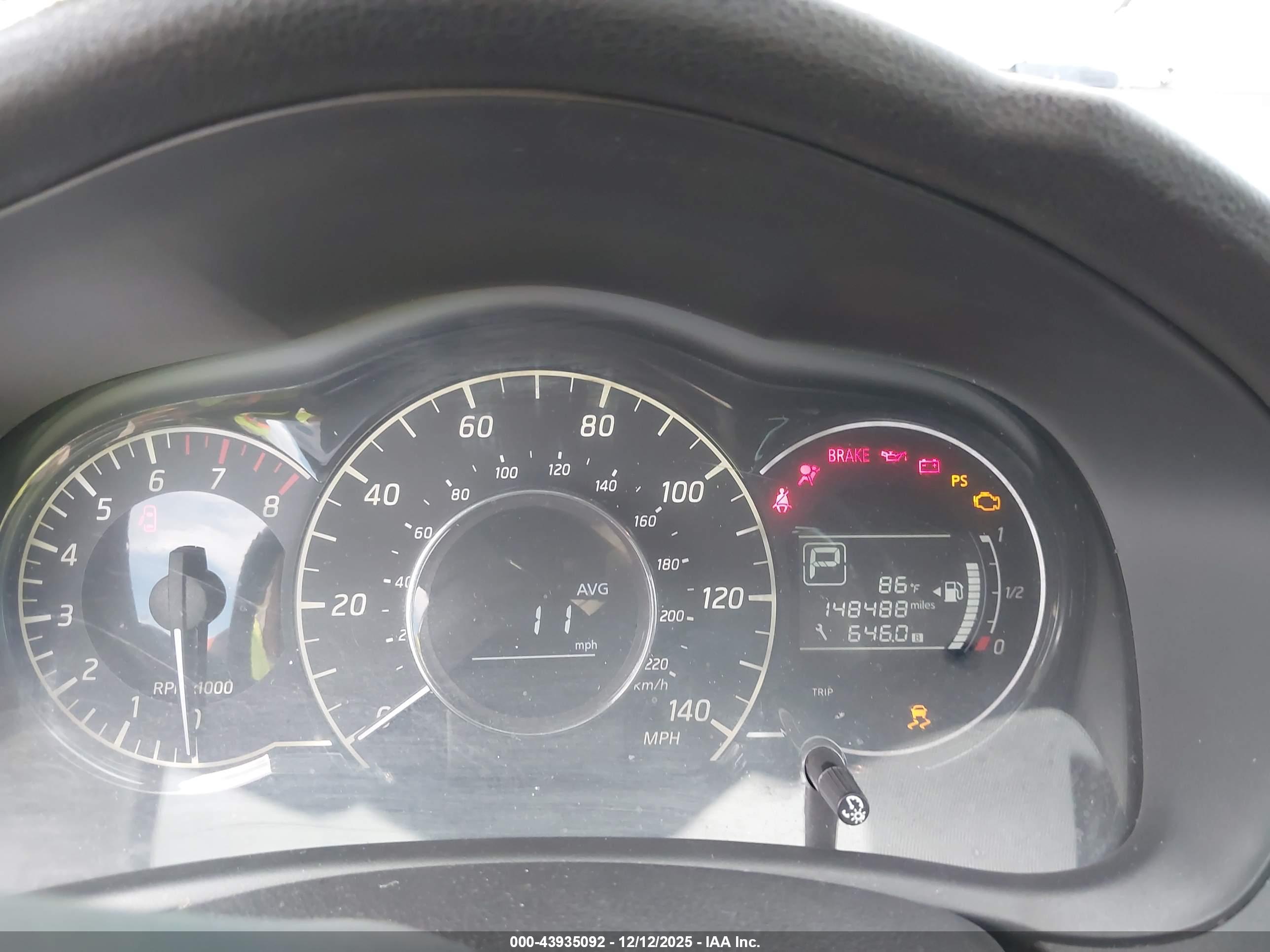 NISSAN VERSA image 7