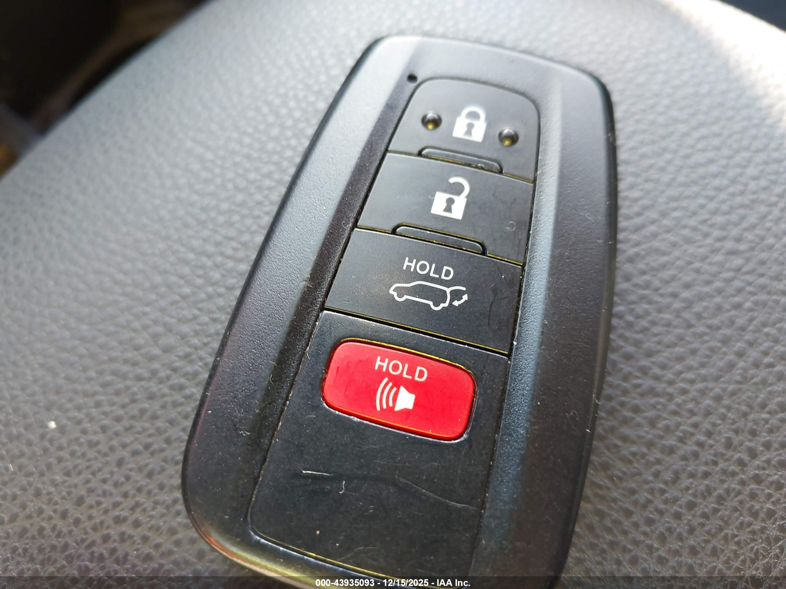 TOYOTA RAV4 image 11