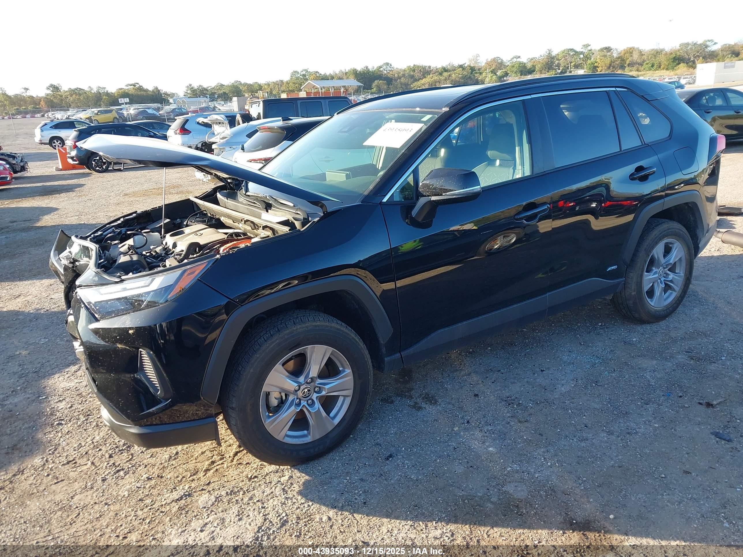 TOYOTA RAV4 image 2